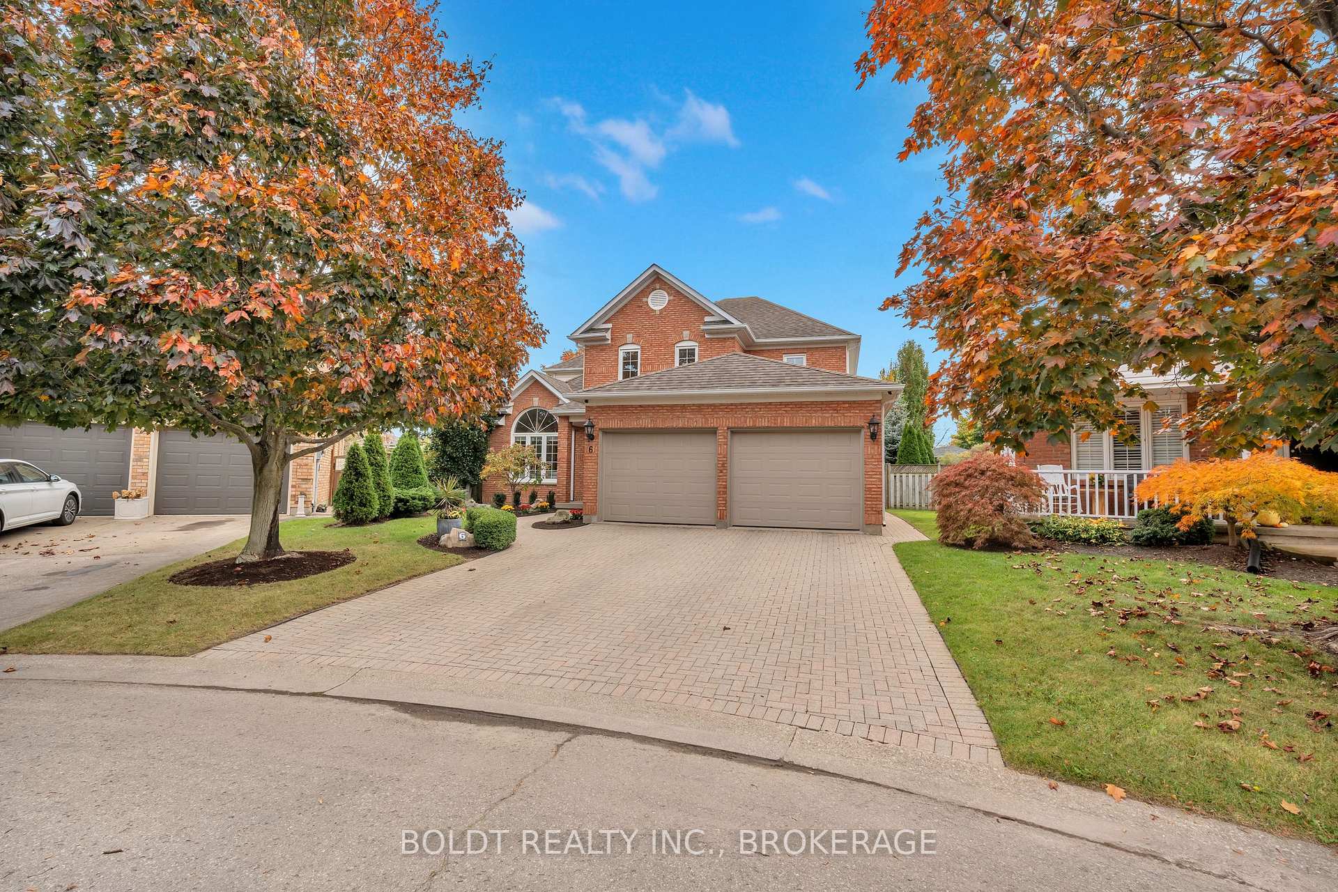 Photo 2 of 6 Inglis Circle, St. Catharines, Grapeview — HOMEH