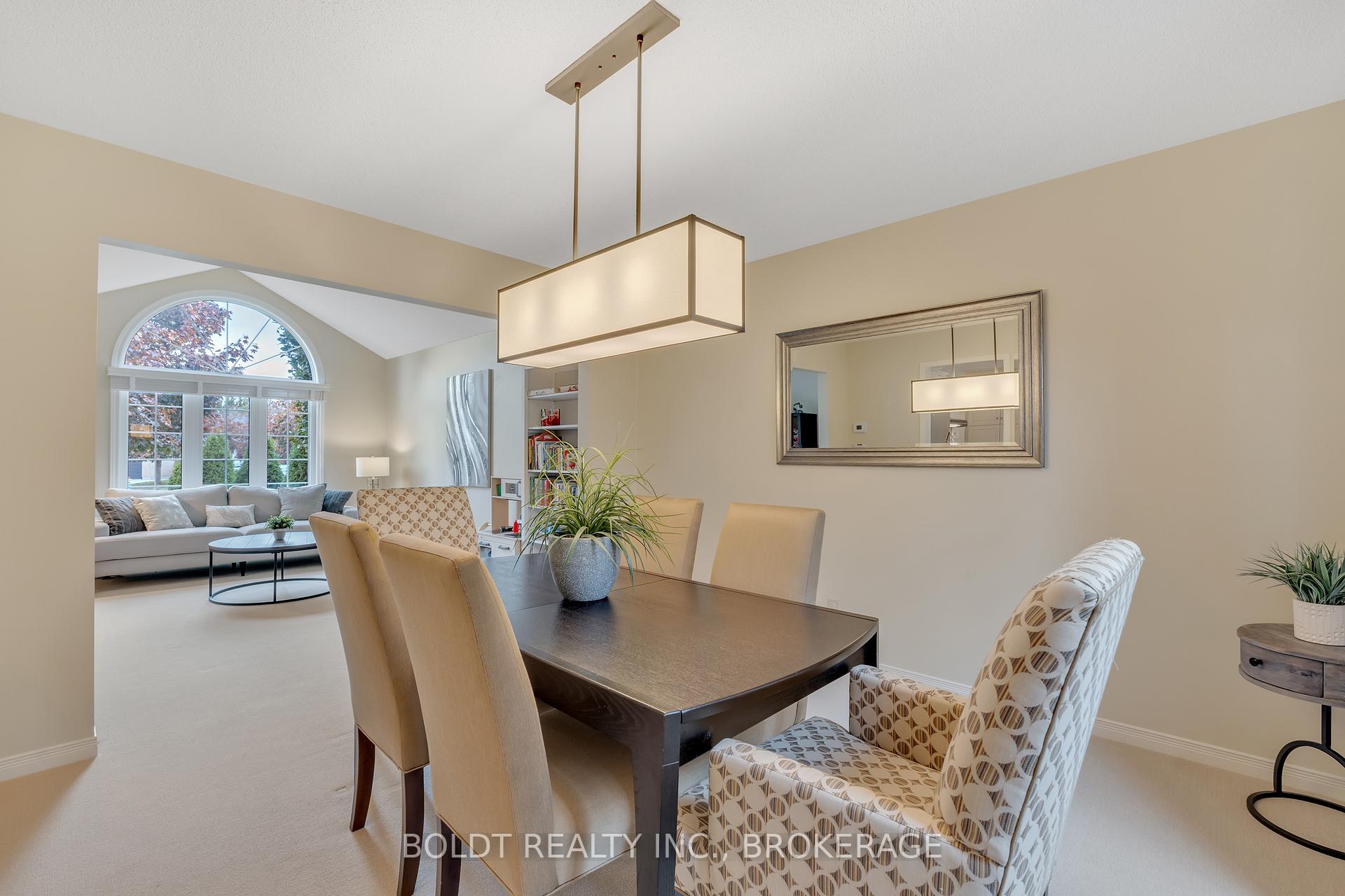 Photo 11 of 6 Inglis Circle, St. Catharines, Grapeview — HOMEH