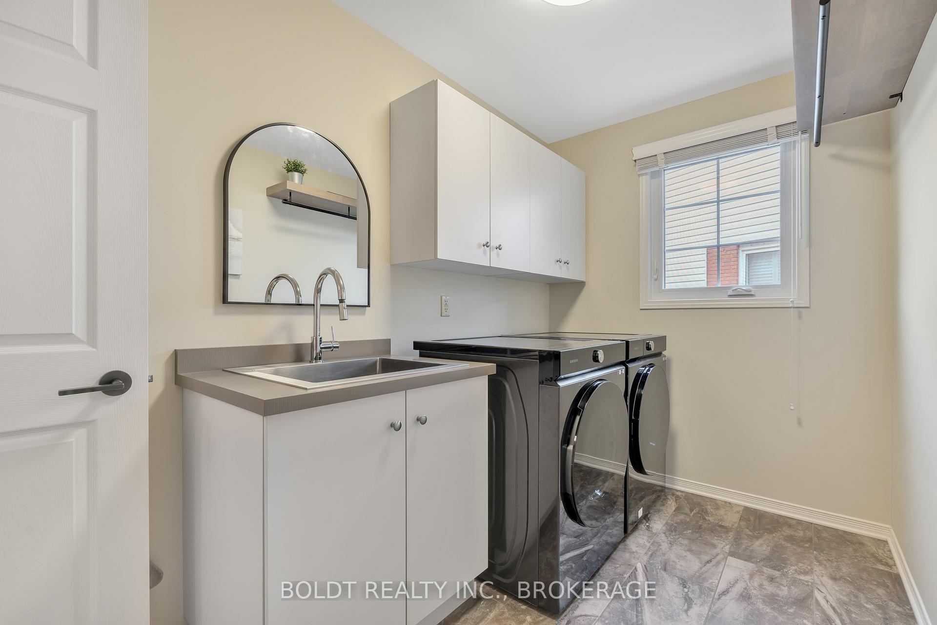 Photo 14 of 6 Inglis Circle, St. Catharines, Grapeview — HOMEH