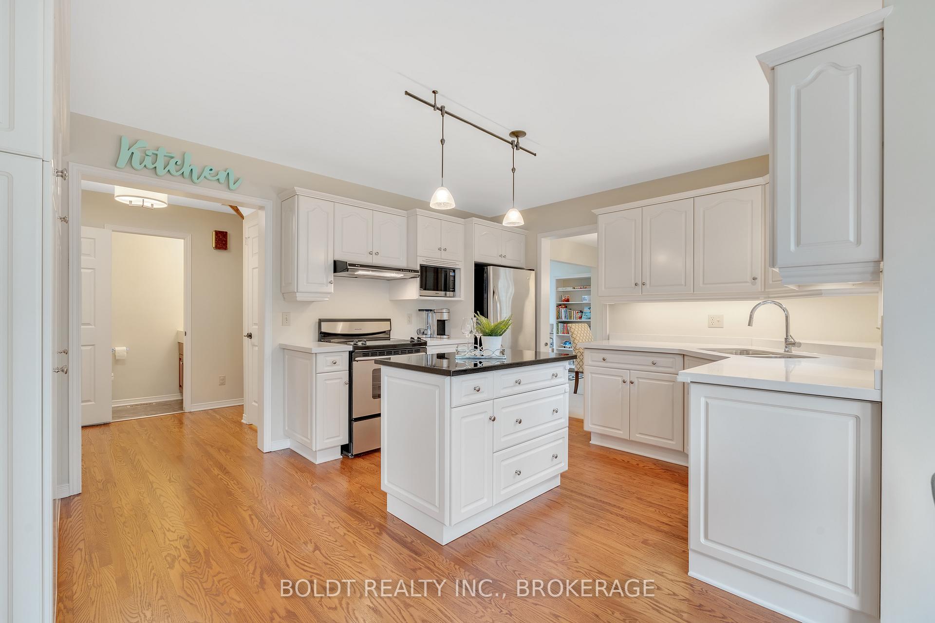 Photo 17 of 6 Inglis Circle, St. Catharines, Grapeview — HOMEH
