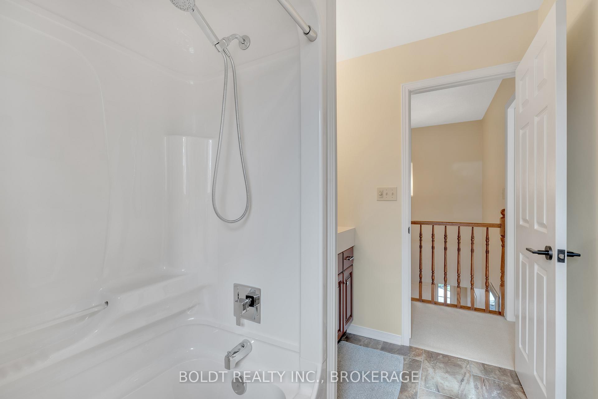 Photo 27 of 6 Inglis Circle, St. Catharines, Grapeview — HOMEH