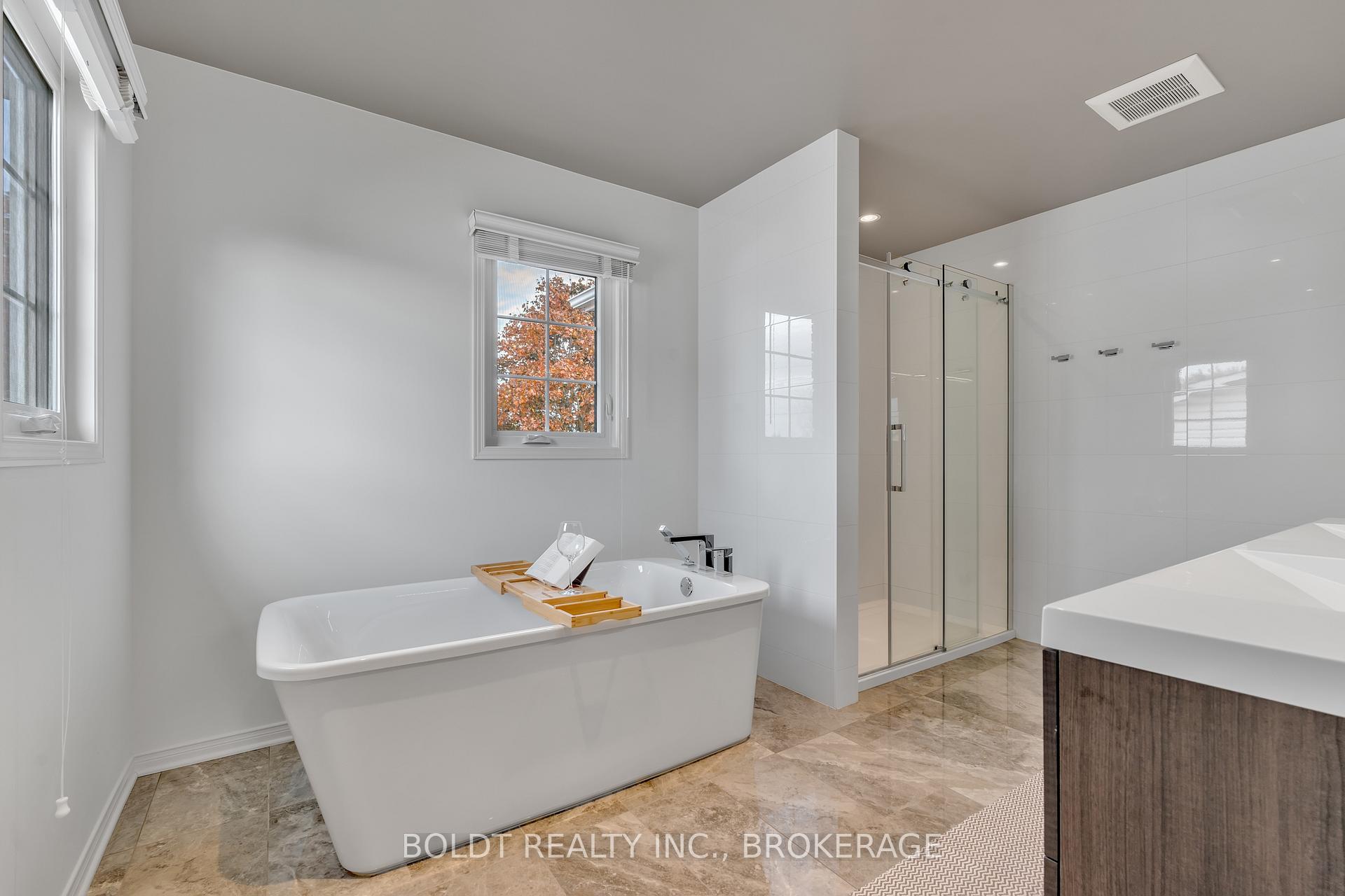 Photo 28 of 6 Inglis Circle, St. Catharines, Grapeview — HOMEH