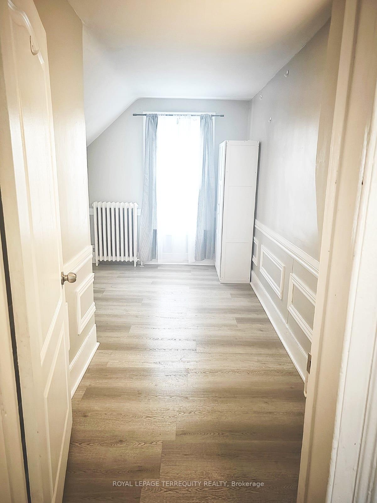 Front of Unit 3, 76 Nelson Street W