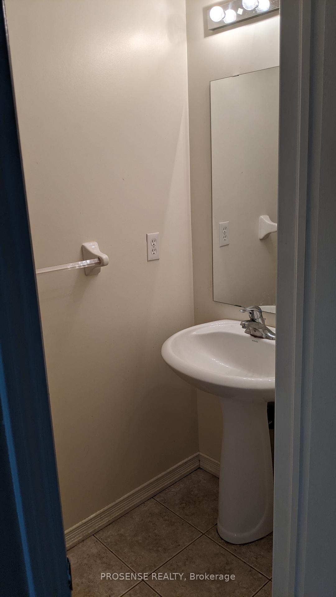 Photo 3 of 57 Unionville Crescent, Brampton, Bram East — HOMEH
