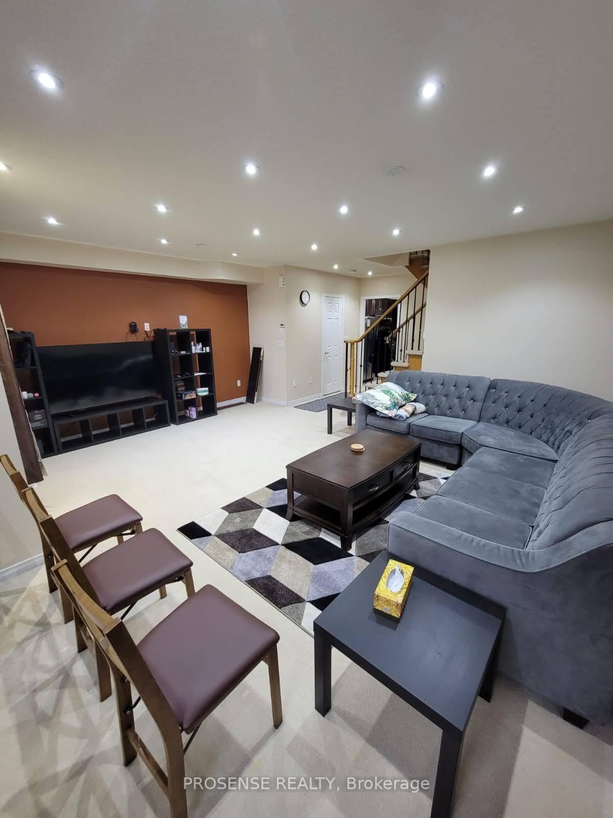 Photo 6 of 57 Unionville Crescent, Brampton, Bram East — HOMEH