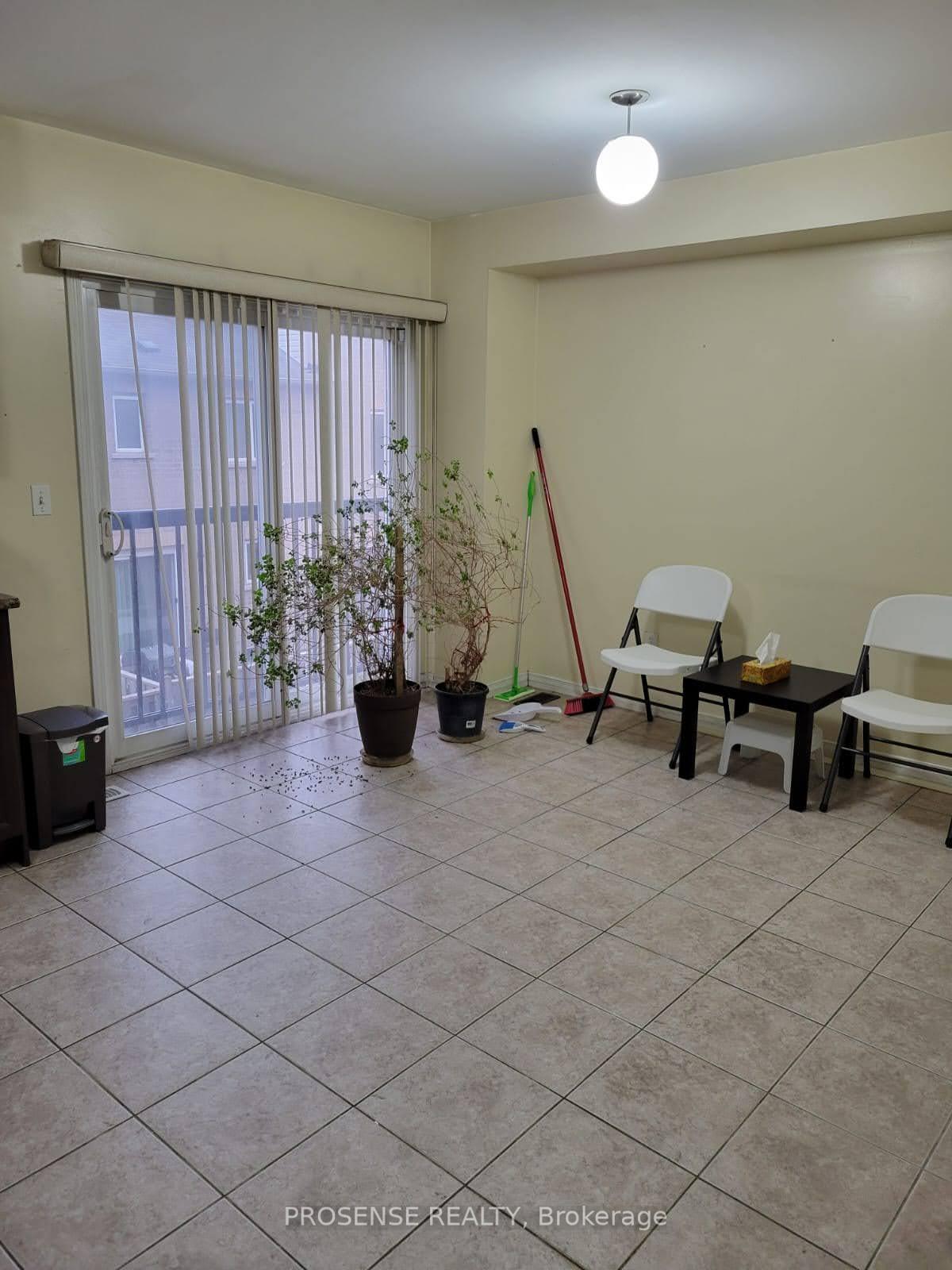 Photo 8 of 57 Unionville Crescent, Brampton, Bram East — HOMEH