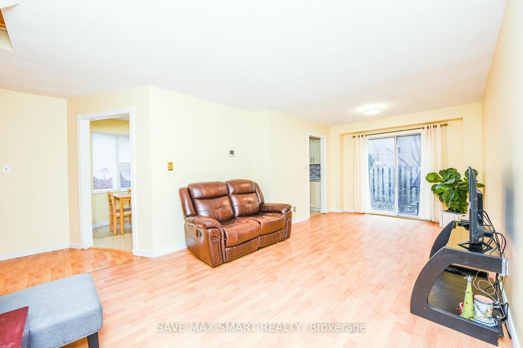 Photo 4 of 10 Keewatin Gate, Brampton, Brampton South — HOMEH