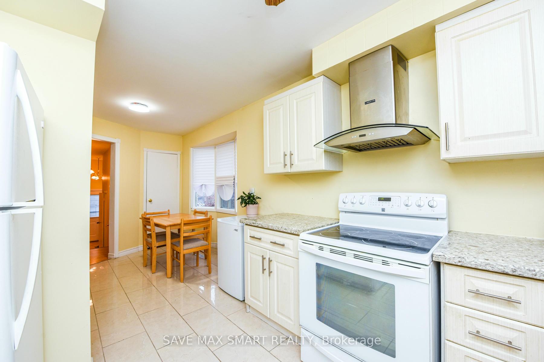 Photo 8 of 10 Keewatin Gate, Brampton, Brampton South — HOMEH
