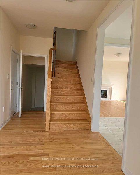Photo 10 of 21 Moorcroft Place, Brampton, Brampton East — HOMEH