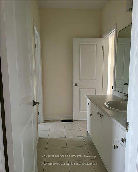 Photo 15 of 21 Moorcroft Place, Brampton, Brampton East — HOMEH