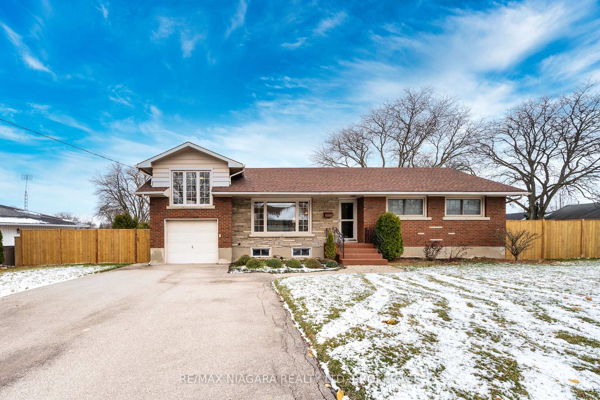 Photo 1 of 29 Elm Ridge Drive, St. Catharines, Glendale/Glenridge — HOMEH