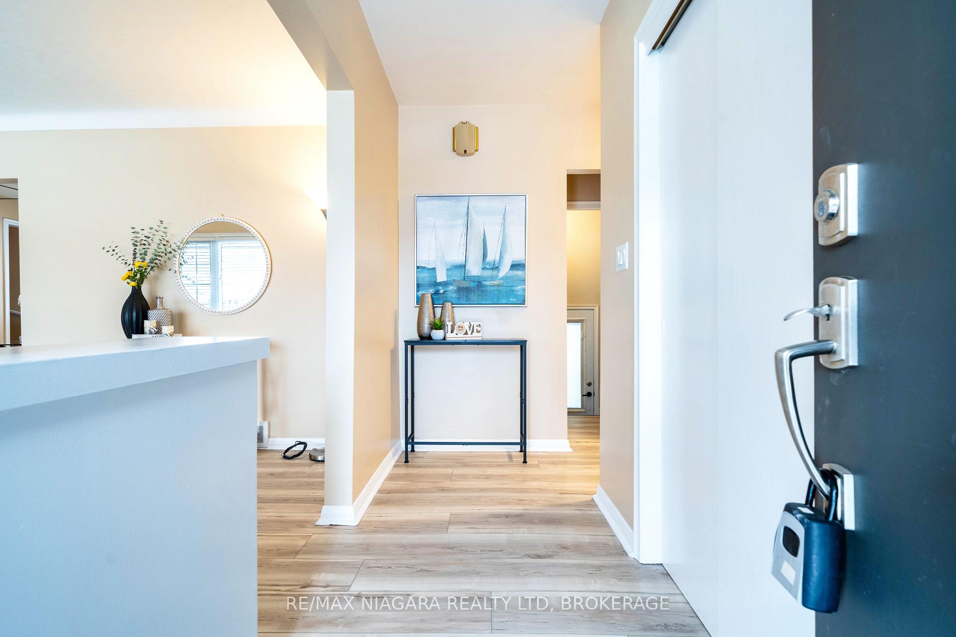 Photo 4 of 29 Elm Ridge Drive, St. Catharines, Glendale/Glenridge — HOMEH