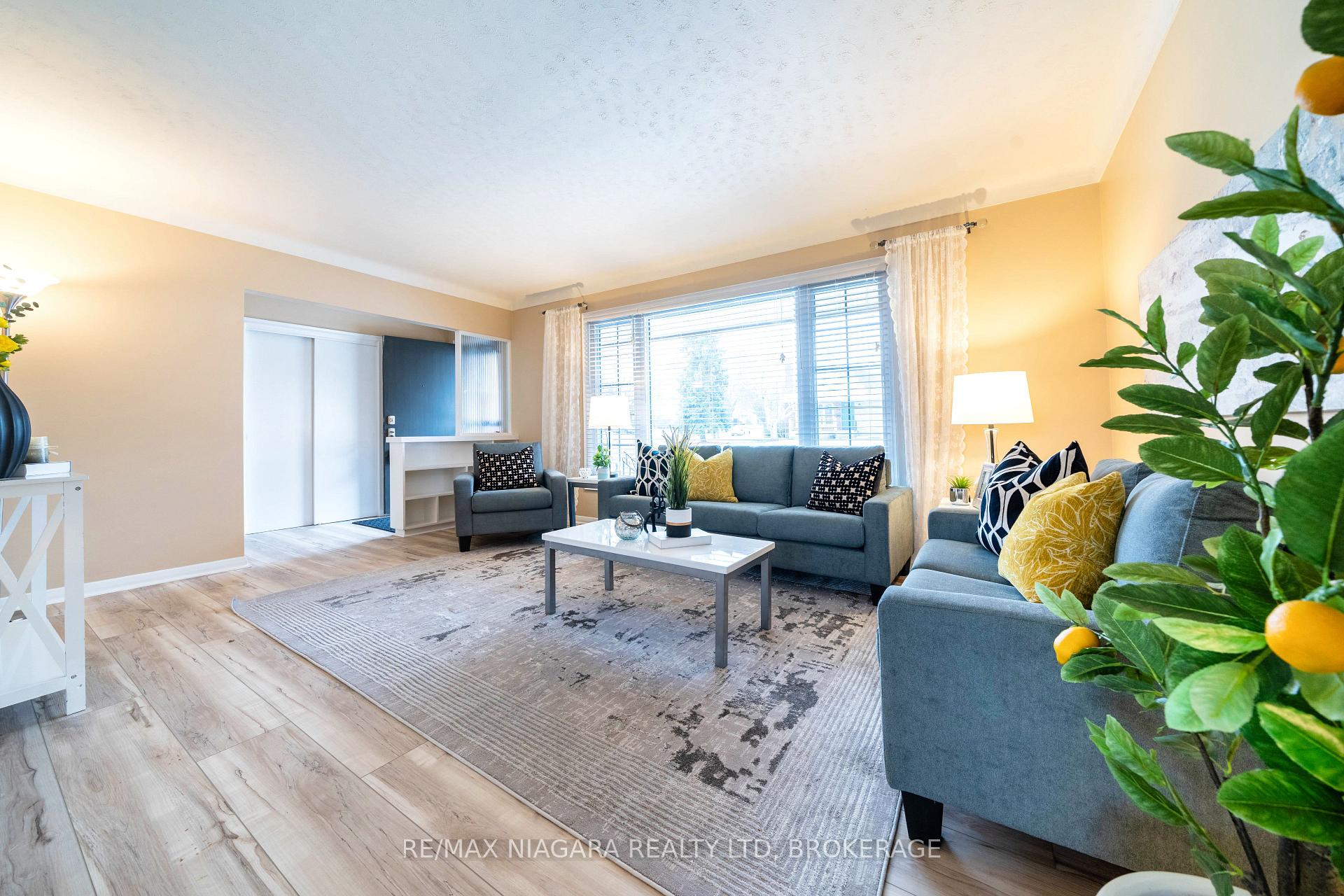 Photo 8 of 29 Elm Ridge Drive, St. Catharines, Glendale/Glenridge — HOMEH