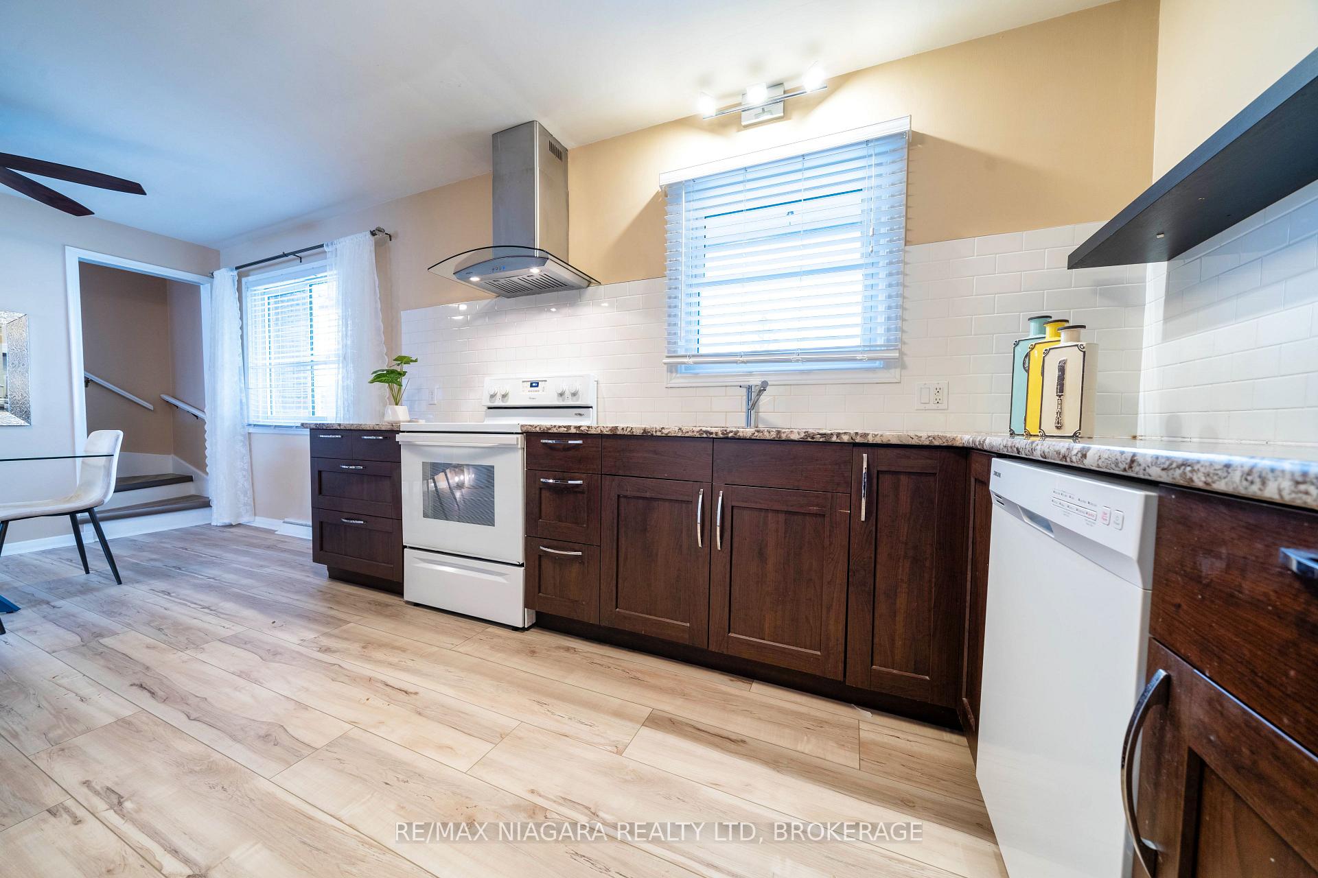 Photo 12 of 29 Elm Ridge Drive, St. Catharines, Glendale/Glenridge — HOMEH