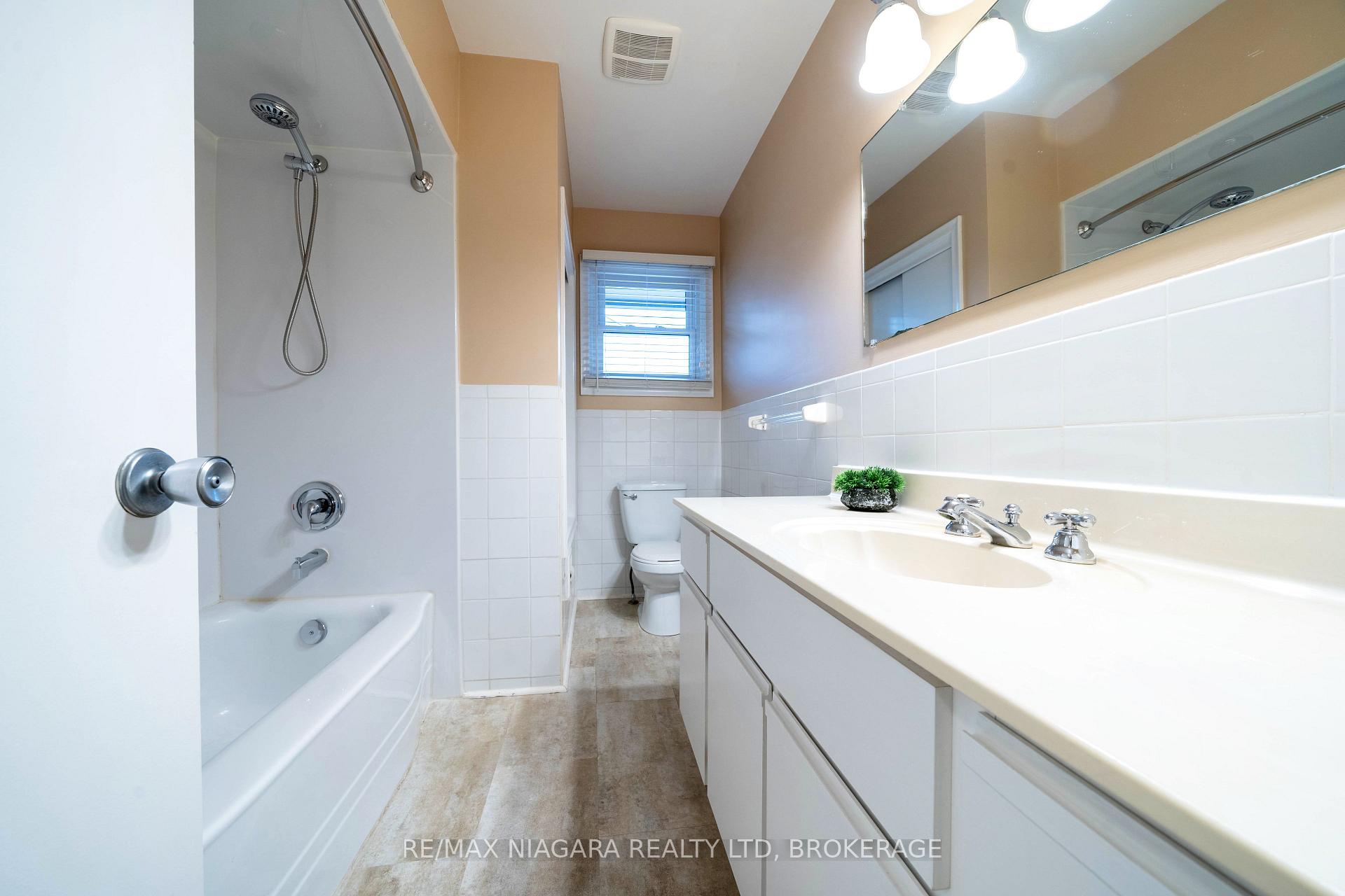 Photo 14 of 29 Elm Ridge Drive, St. Catharines, Glendale/Glenridge — HOMEH