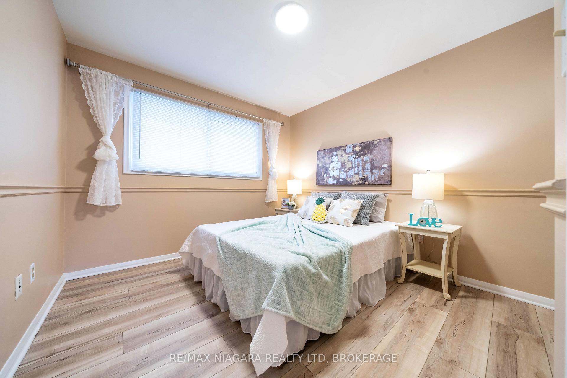 Photo 17 of 29 Elm Ridge Drive, St. Catharines, Glendale/Glenridge — HOMEH
