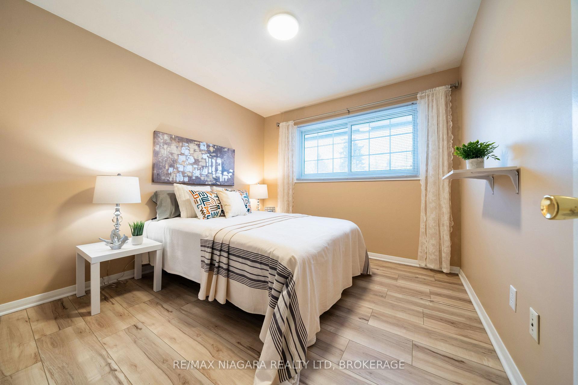 Photo 19 of 29 Elm Ridge Drive, St. Catharines, Glendale/Glenridge — HOMEH