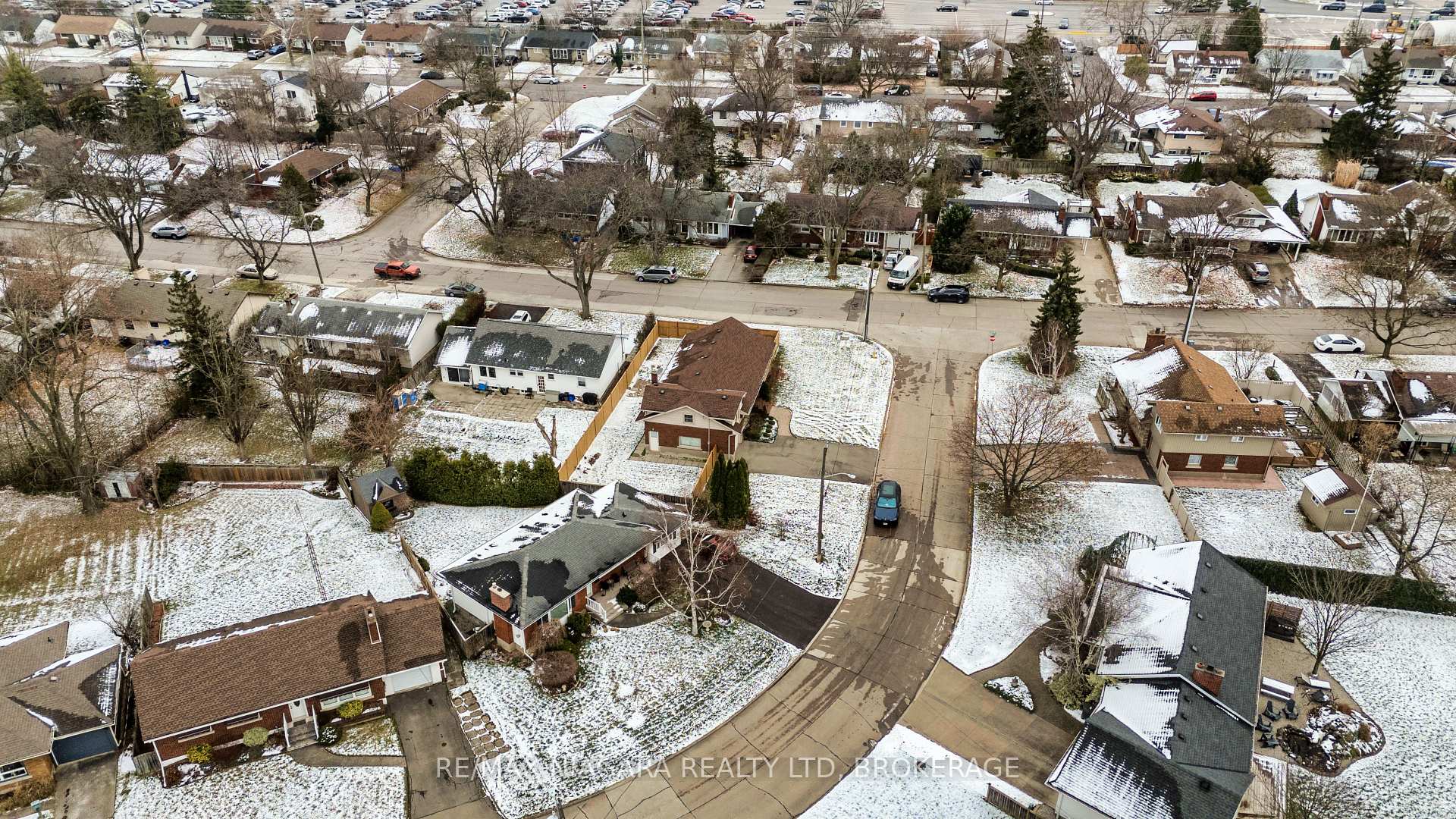 Photo 37 of 29 Elm Ridge Drive, St. Catharines, Glendale/Glenridge — HOMEH