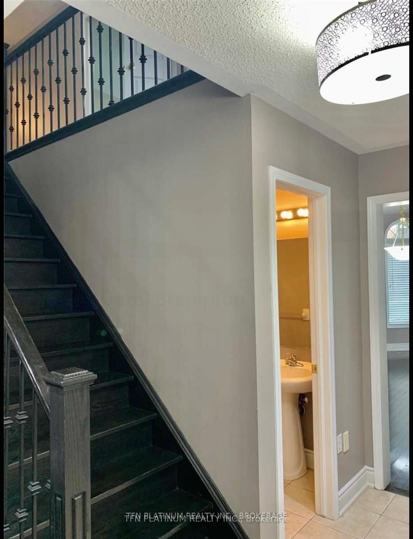 Photo 2 of Unit Upper Level, 4 Pewter Gate, Brampton, Credit Valley — HOMEH