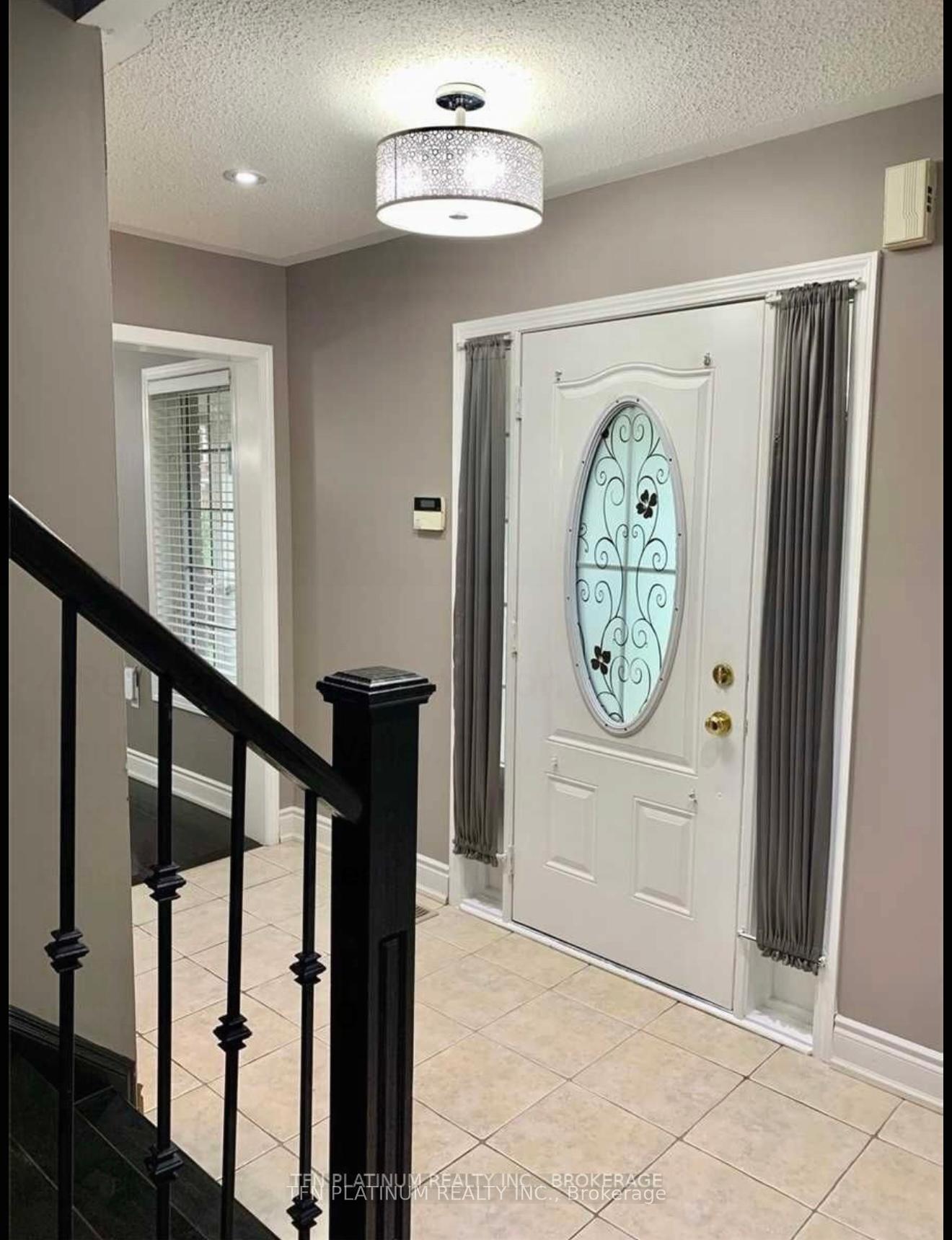 Photo 3 of Unit Upper Level, 4 Pewter Gate, Brampton, Credit Valley — HOMEH