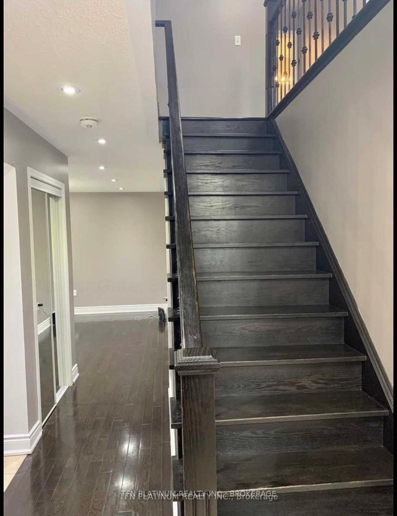 Photo 4 of Unit Upper Level, 4 Pewter Gate, Brampton, Credit Valley — HOMEH
