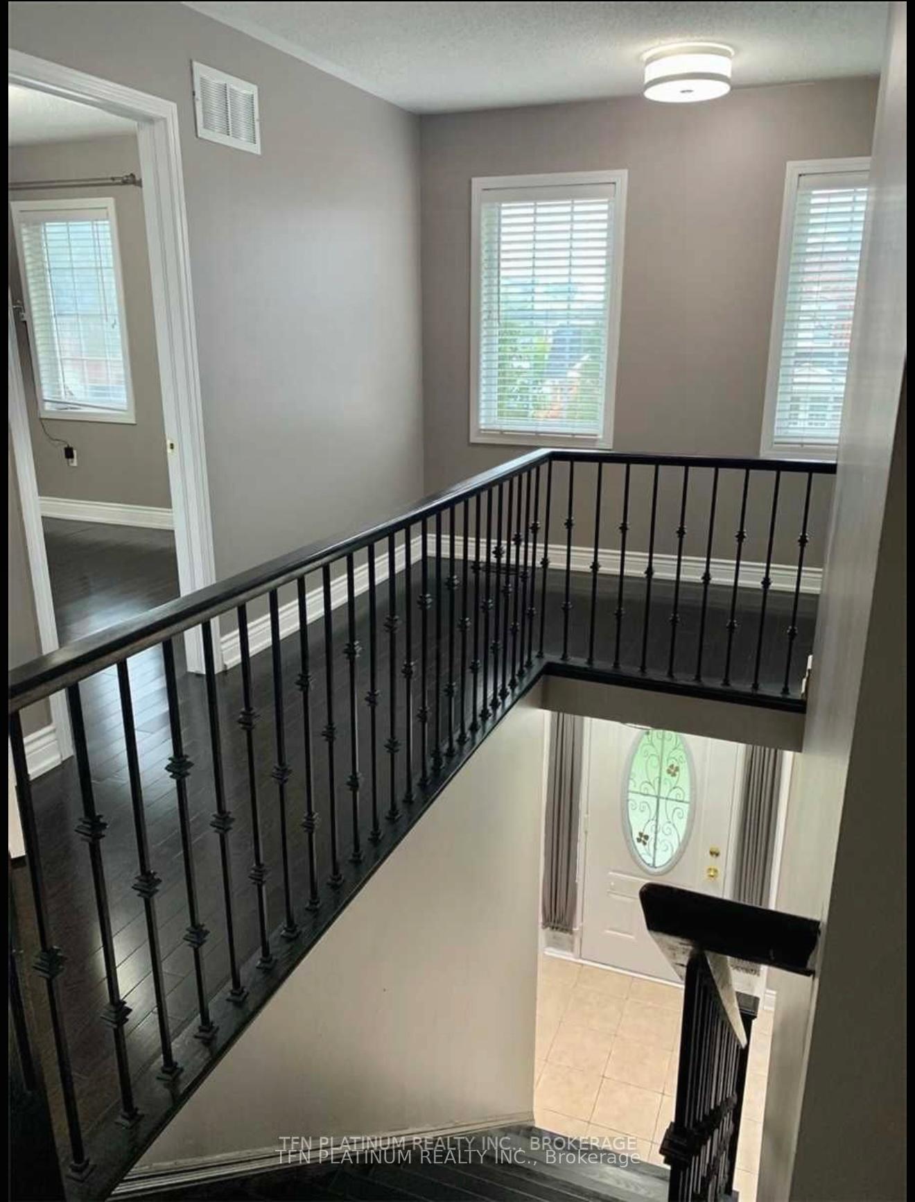 Photo 5 of Unit Upper Level, 4 Pewter Gate, Brampton, Credit Valley — HOMEH