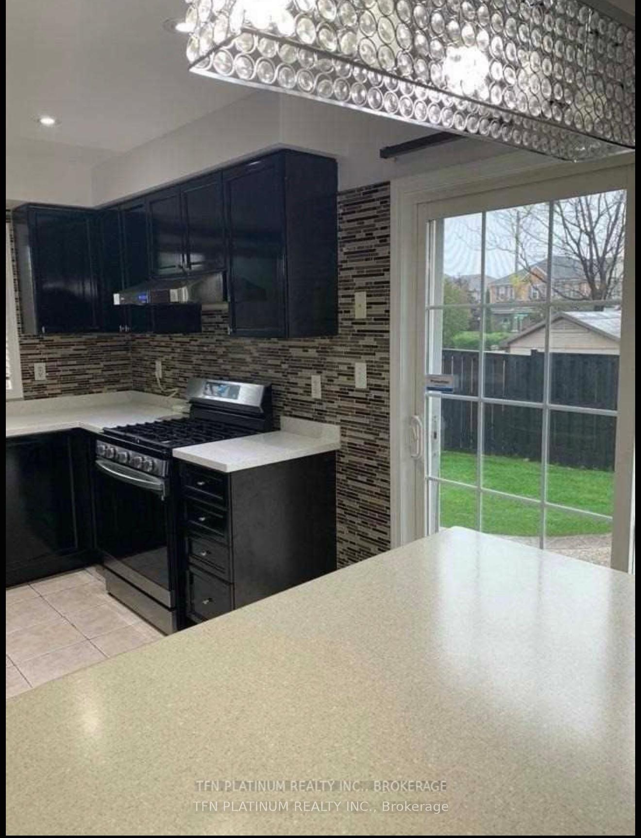 Photo 7 of Unit Upper Level, 4 Pewter Gate, Brampton, Credit Valley — HOMEH