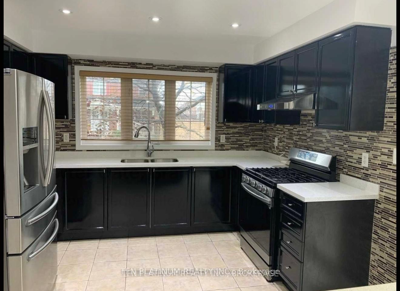 Photo 9 of Unit Upper Level, 4 Pewter Gate, Brampton, Credit Valley — HOMEH