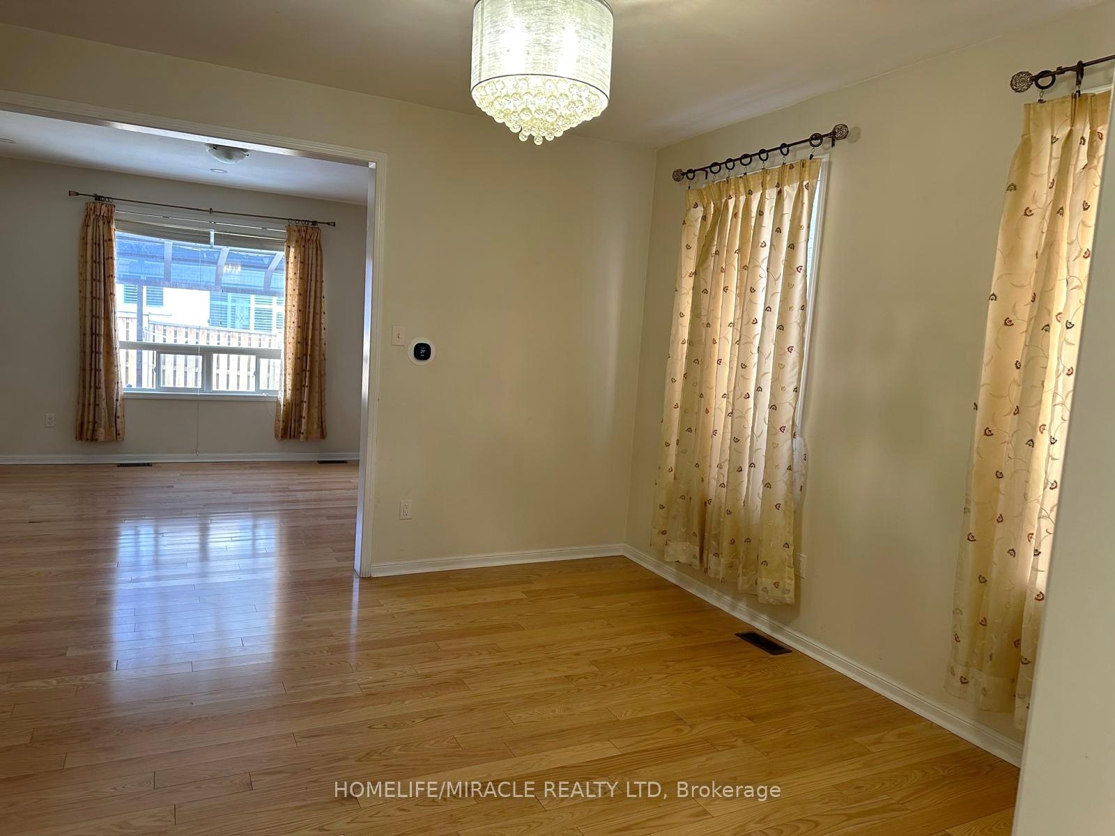 Photo 3 of 6 Coachlight Crescent, Brampton, Vales of Castlemore — HOMEH