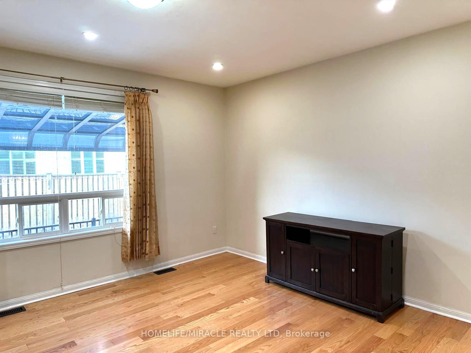 Photo 4 of 6 Coachlight Crescent, Brampton, Vales of Castlemore — HOMEH