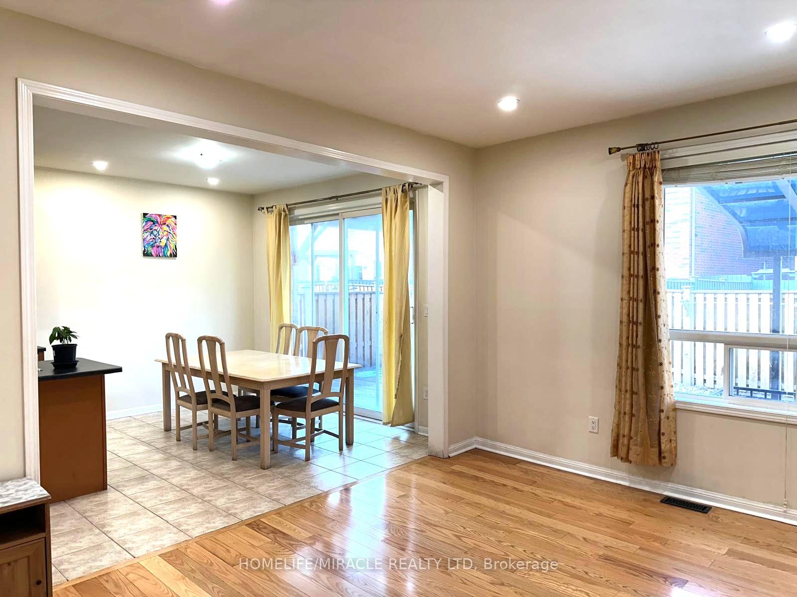 Photo 5 of 6 Coachlight Crescent, Brampton, Vales of Castlemore — HOMEH