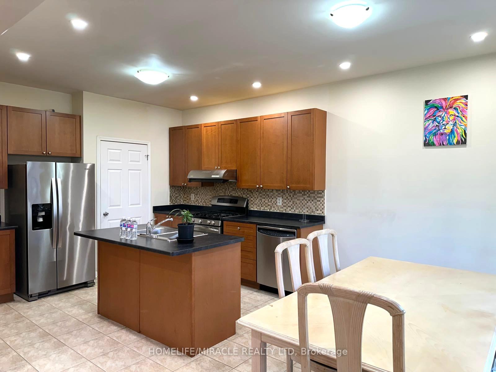 Photo 6 of 6 Coachlight Crescent, Brampton, Vales of Castlemore — HOMEH