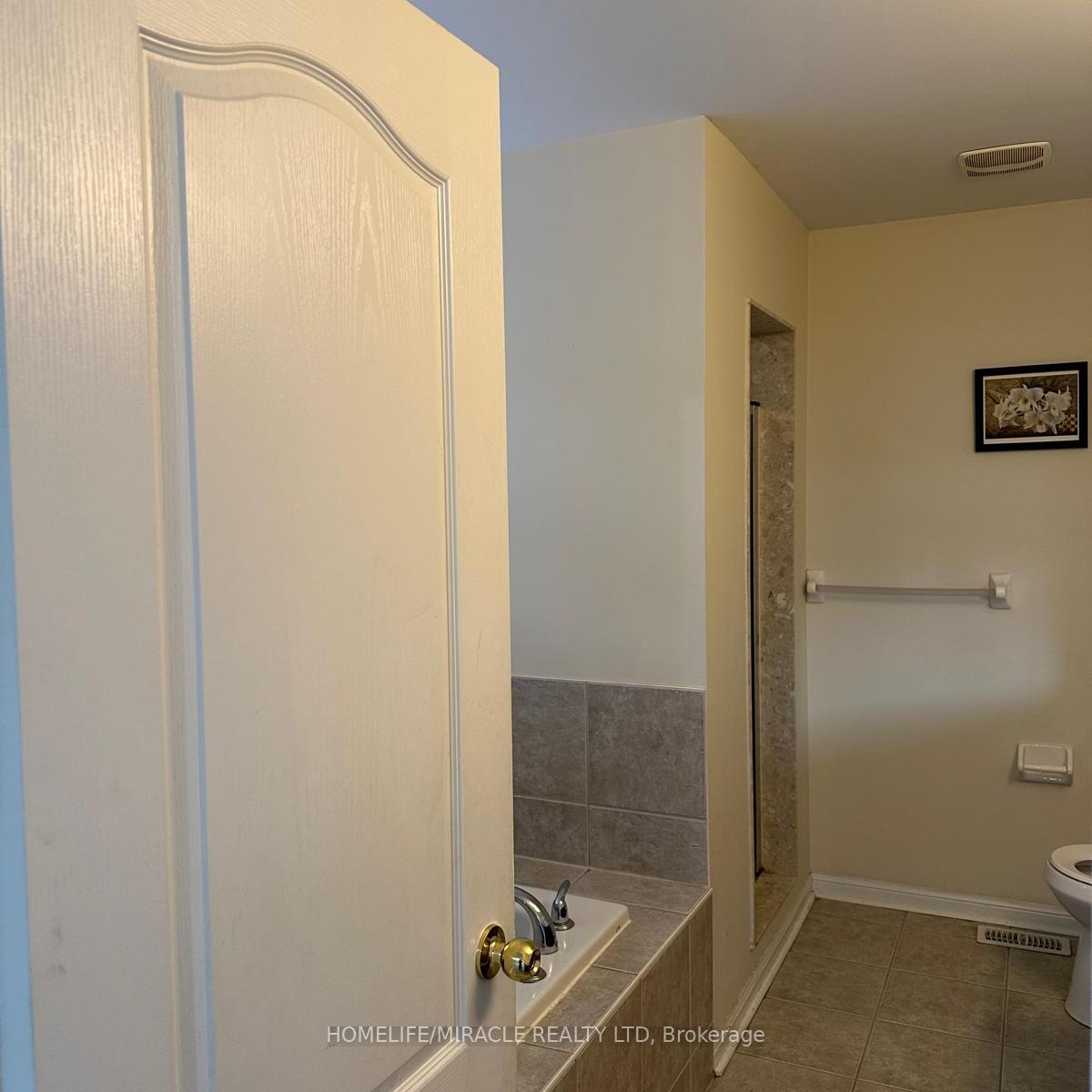 Photo 9 of 6 Coachlight Crescent, Brampton, Vales of Castlemore — HOMEH