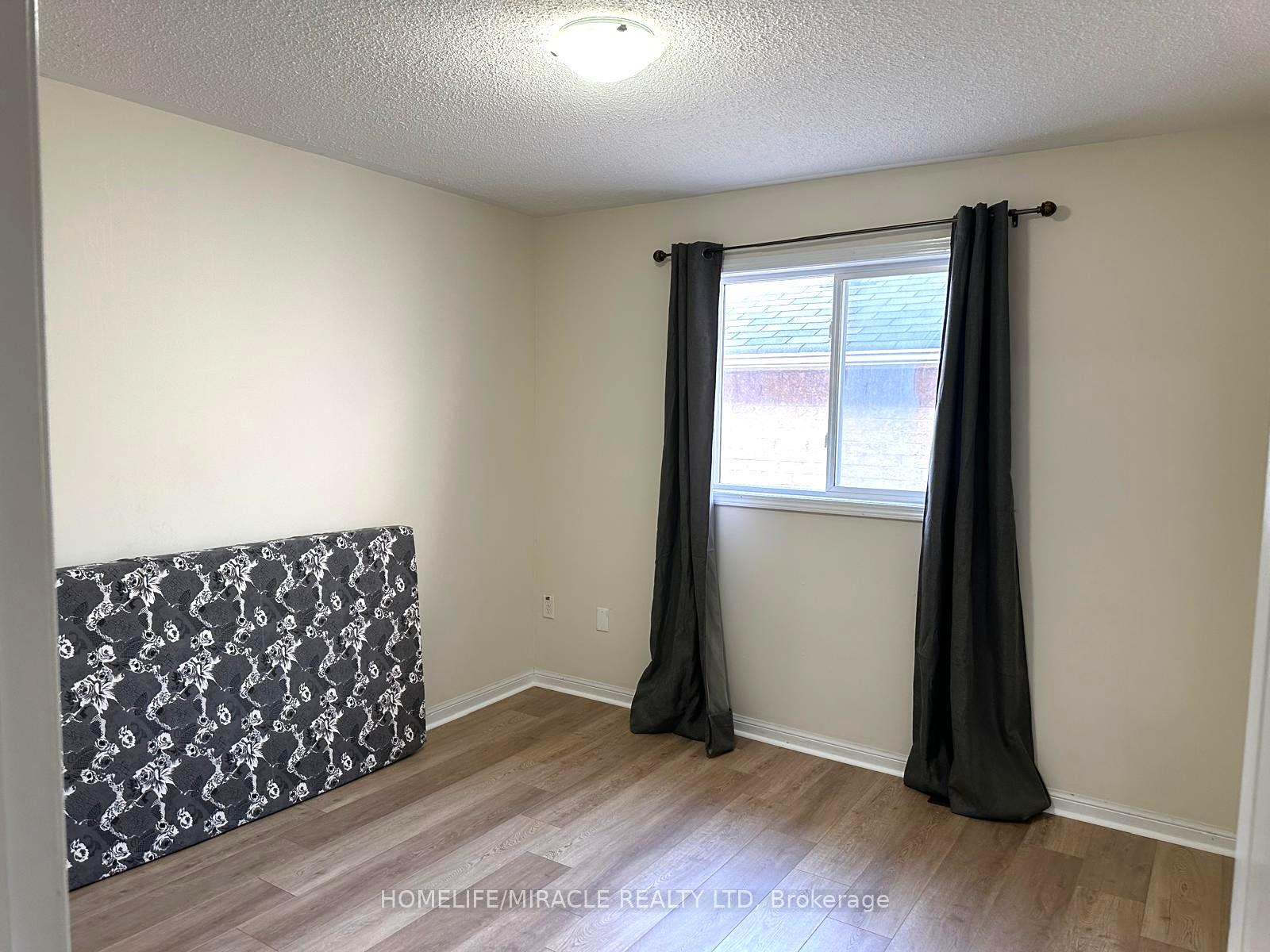 Photo 10 of 6 Coachlight Crescent, Brampton, Vales of Castlemore — HOMEH