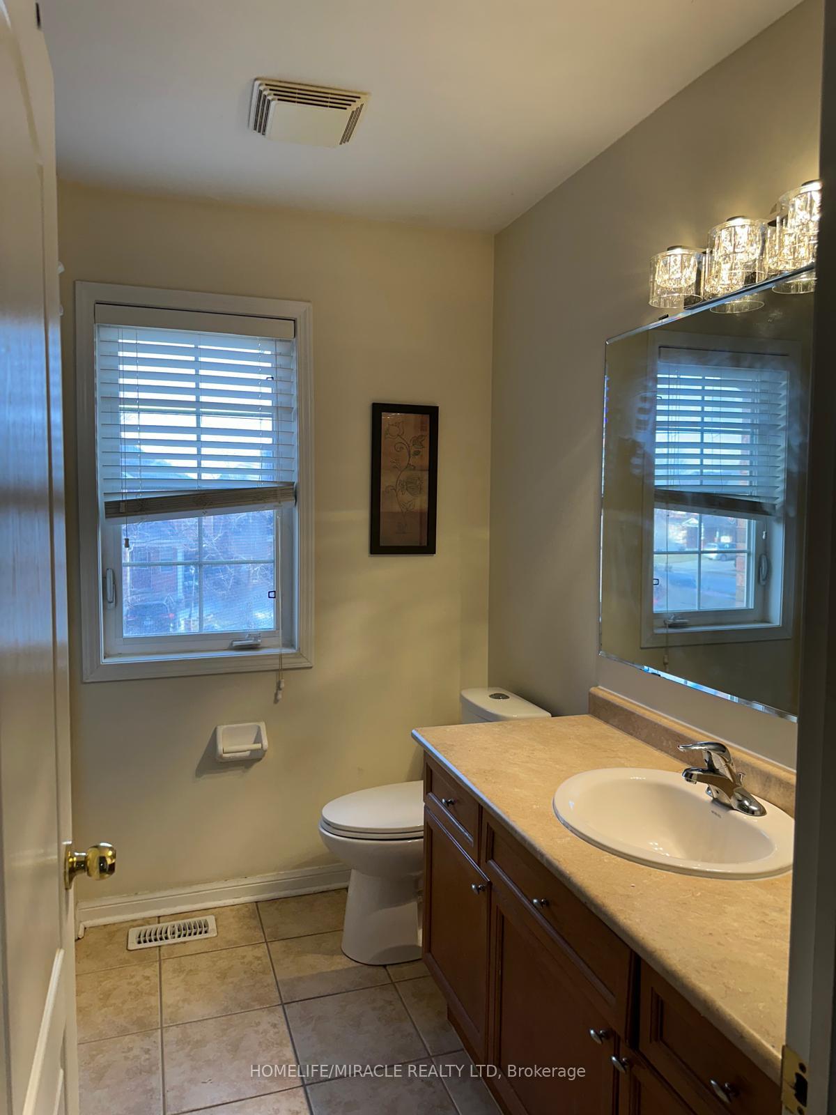 Photo 11 of 6 Coachlight Crescent, Brampton, Vales of Castlemore — HOMEH