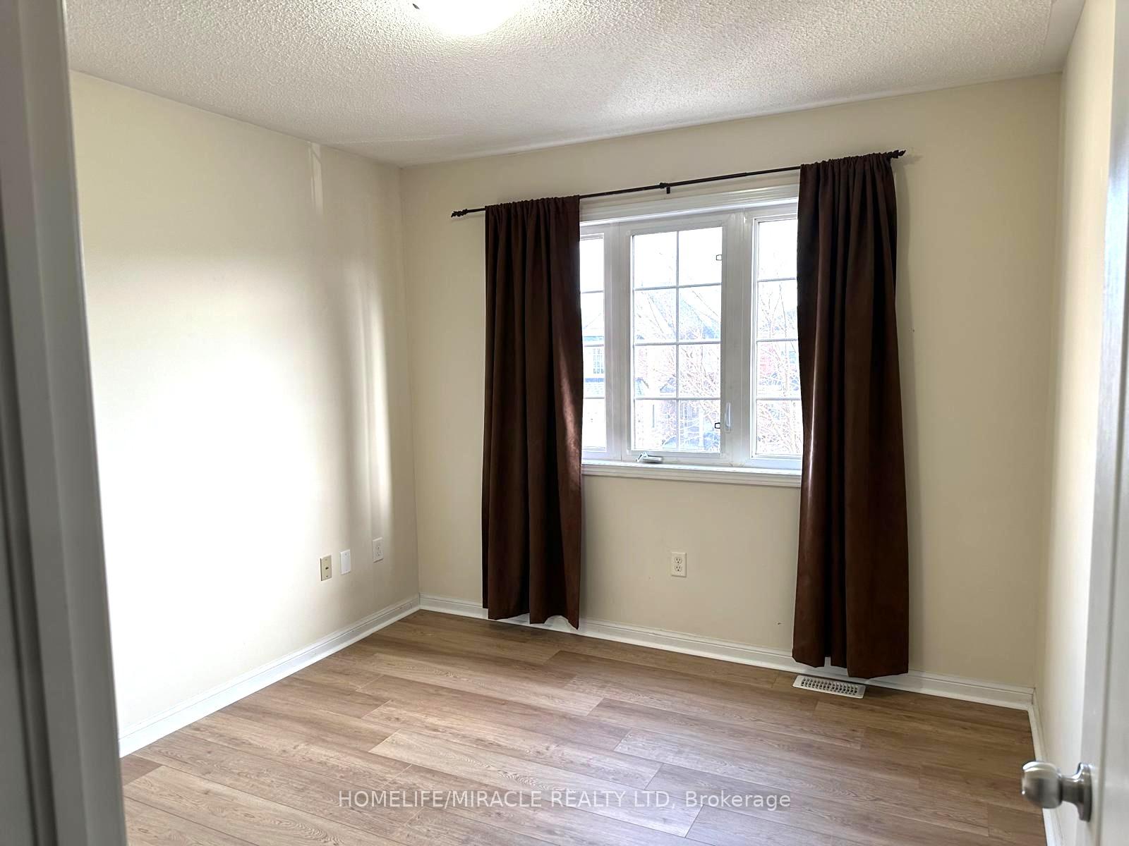 Photo 12 of 6 Coachlight Crescent, Brampton, Vales of Castlemore — HOMEH