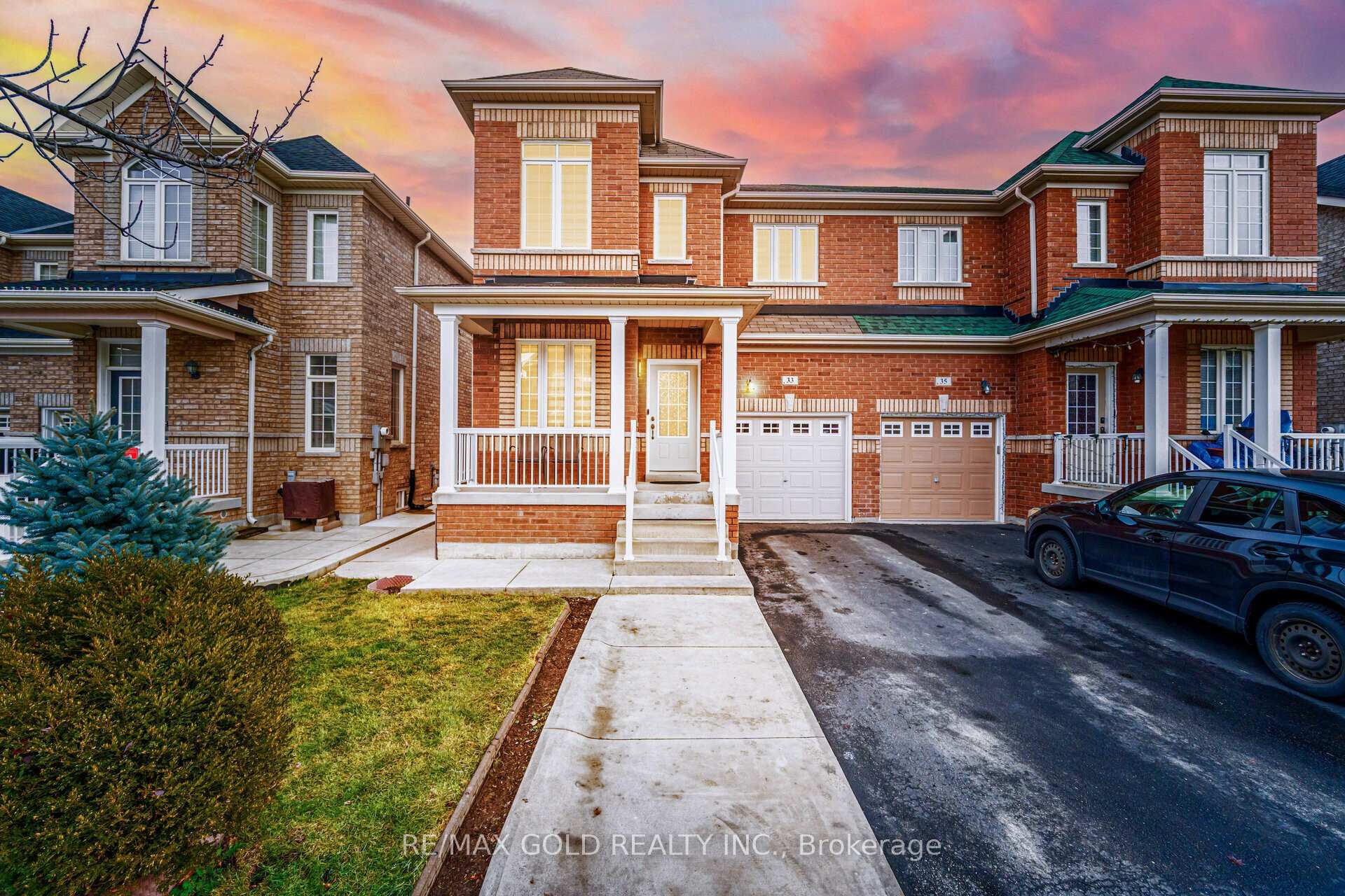 Front of 33 Callalily Road
