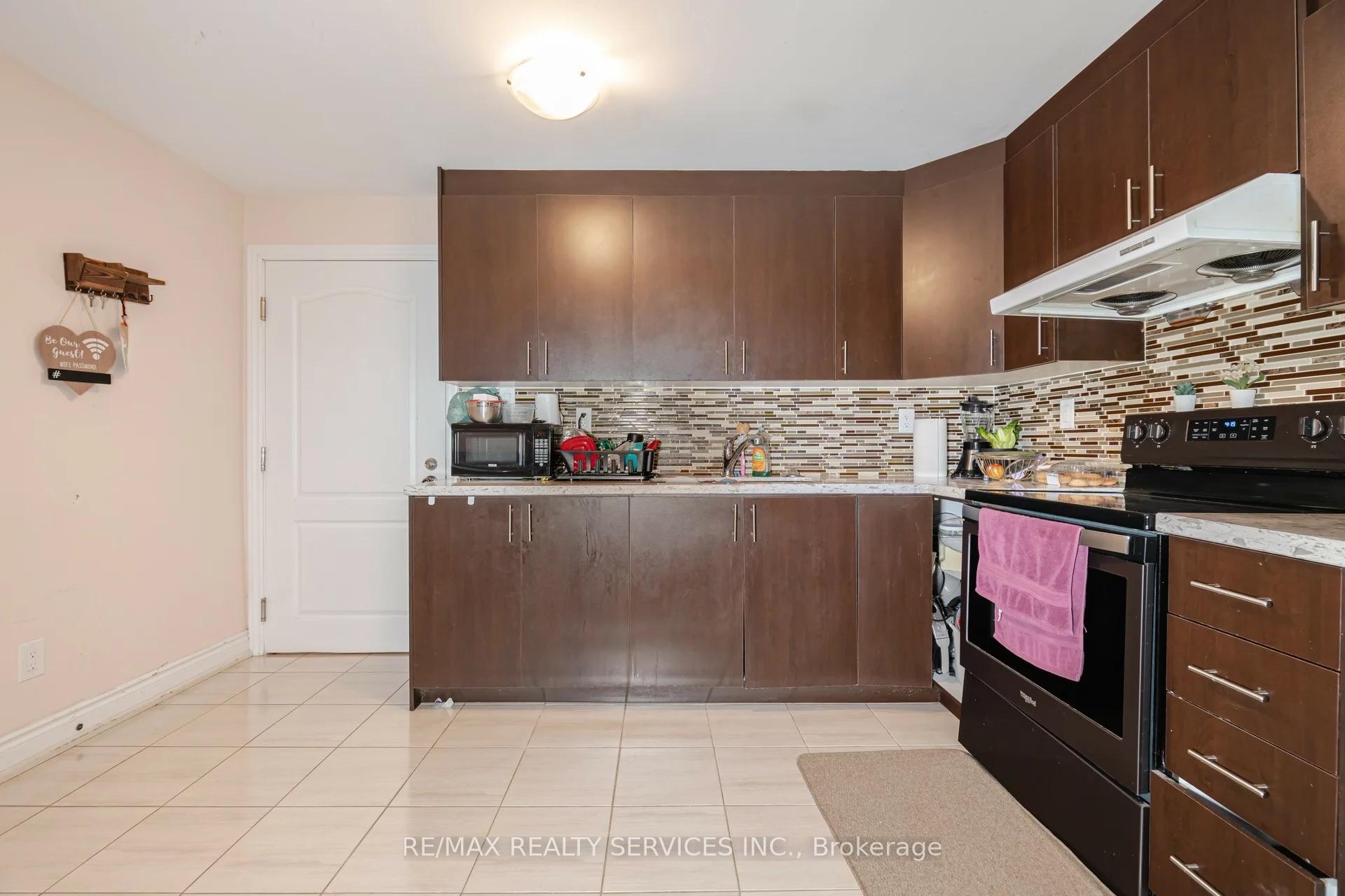 Photo 15 of 4 Hagerman Road, Brampton, Toronto Gore Rural Estate — HOMEH