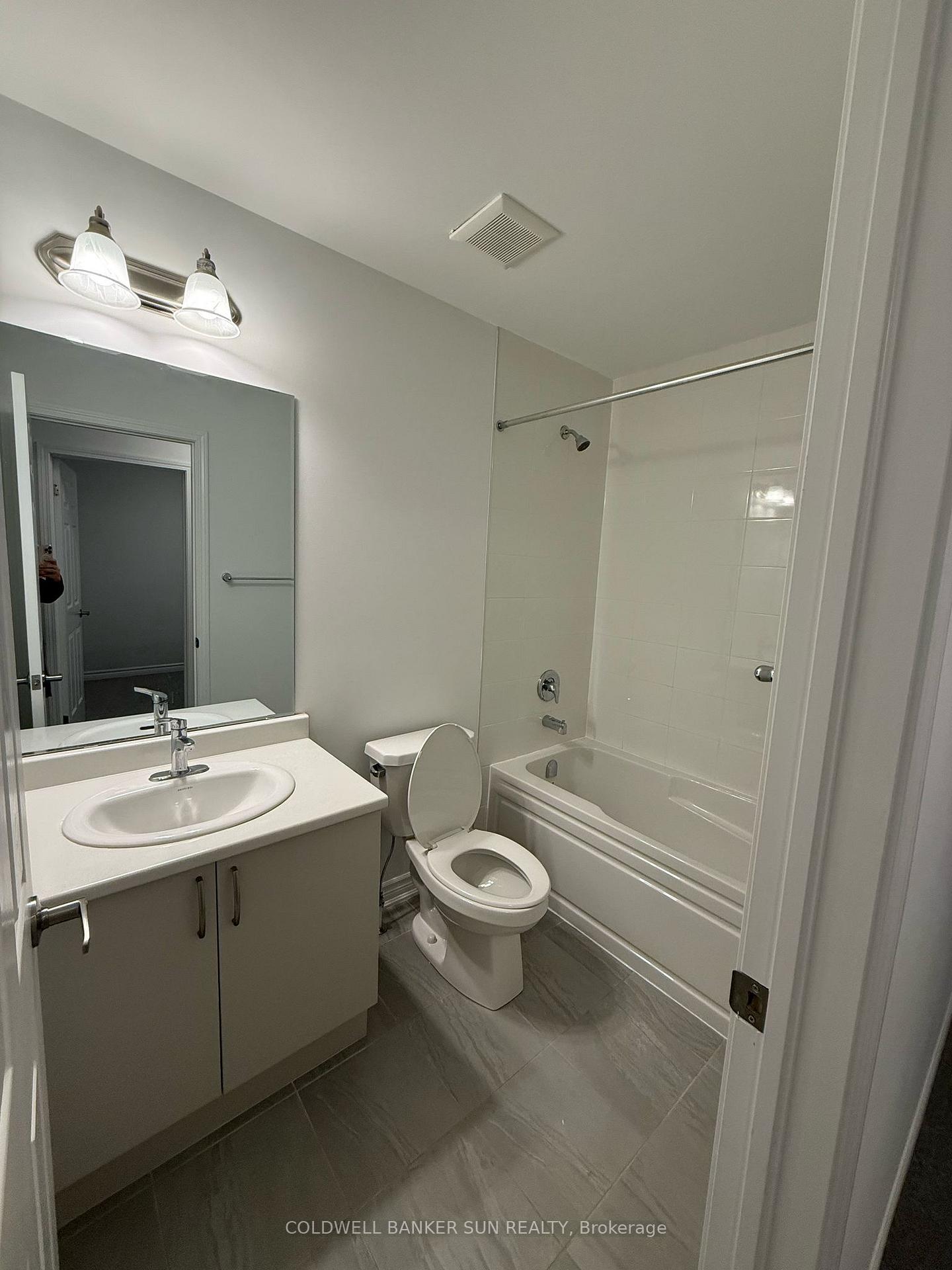 Photo 11 of 35 Melmar Street, Brampton, Northwest Brampton — HOMEH