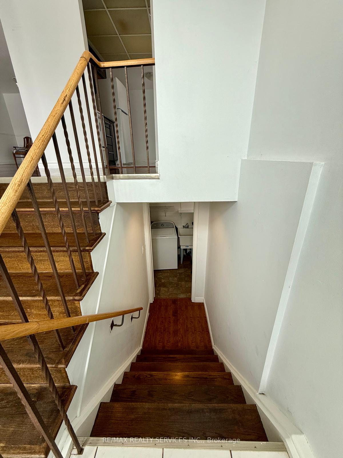 Photo 3 of 82 Camberley Crescent, Brampton, Brampton North — HOMEH