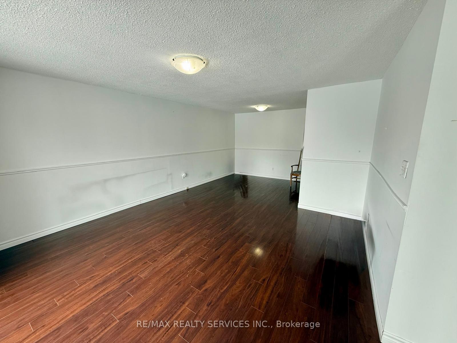 Photo 5 of 82 Camberley Crescent, Brampton, Brampton North — HOMEH
