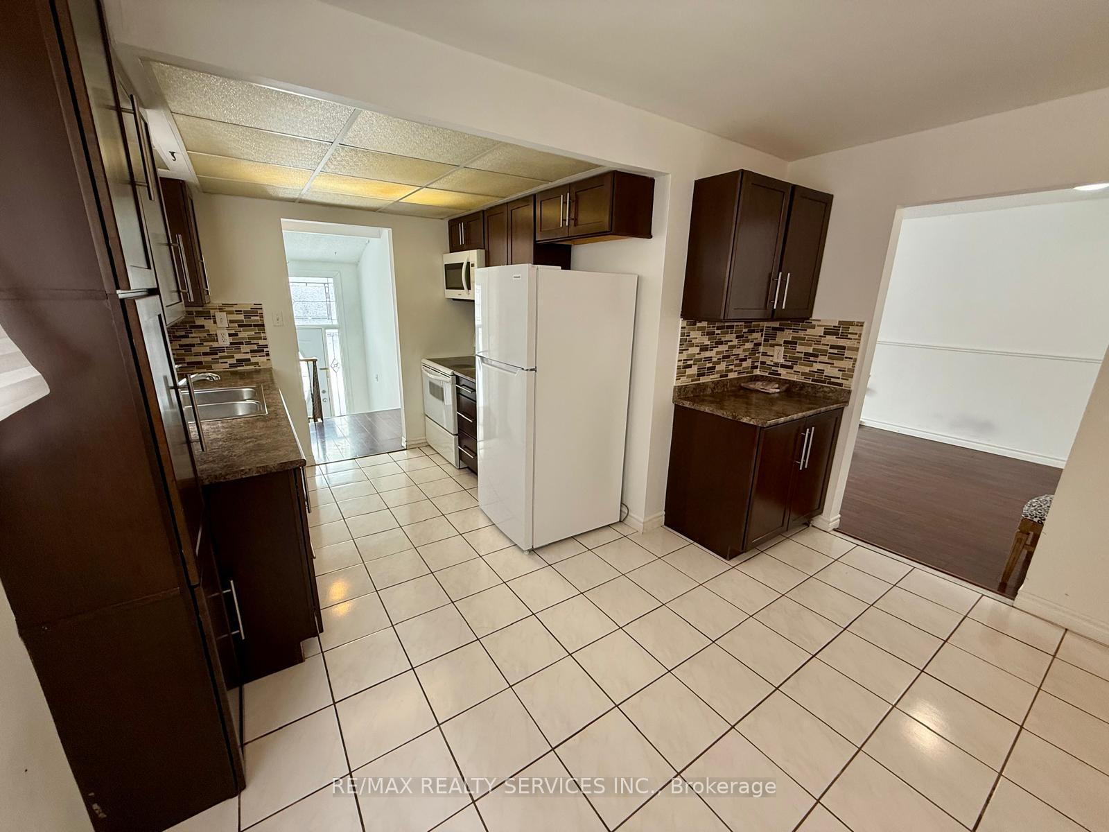 Photo 7 of 82 Camberley Crescent, Brampton, Brampton North — HOMEH