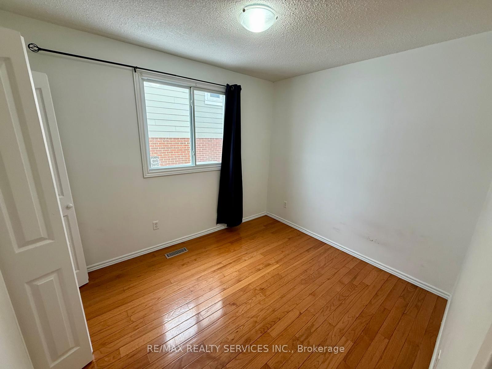Photo 10 of 82 Camberley Crescent, Brampton, Brampton North — HOMEH
