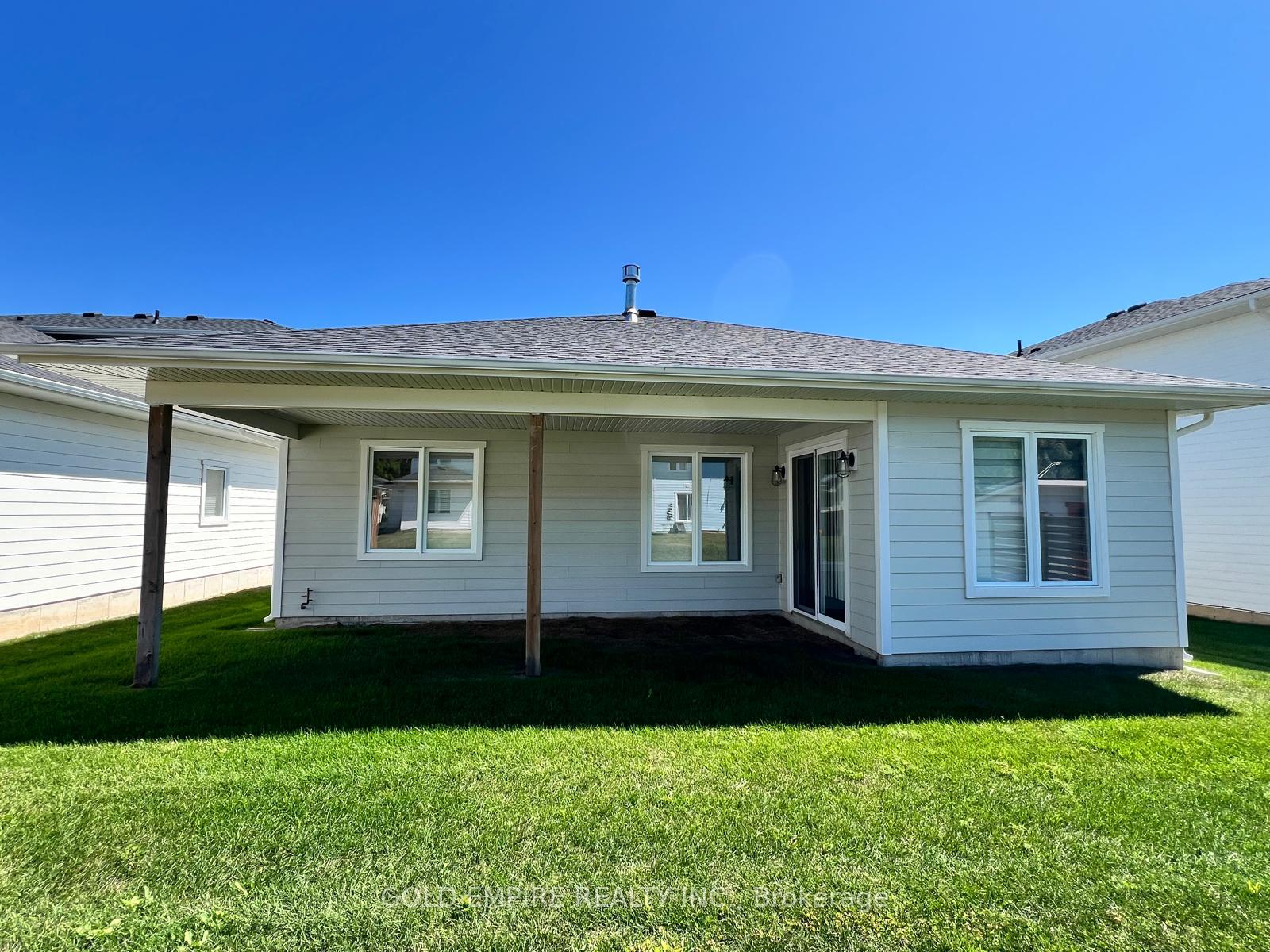 Photo 2 of 421 Breakwater Boulevard, Central Elgin, Rural Central Elgin — HOMEH