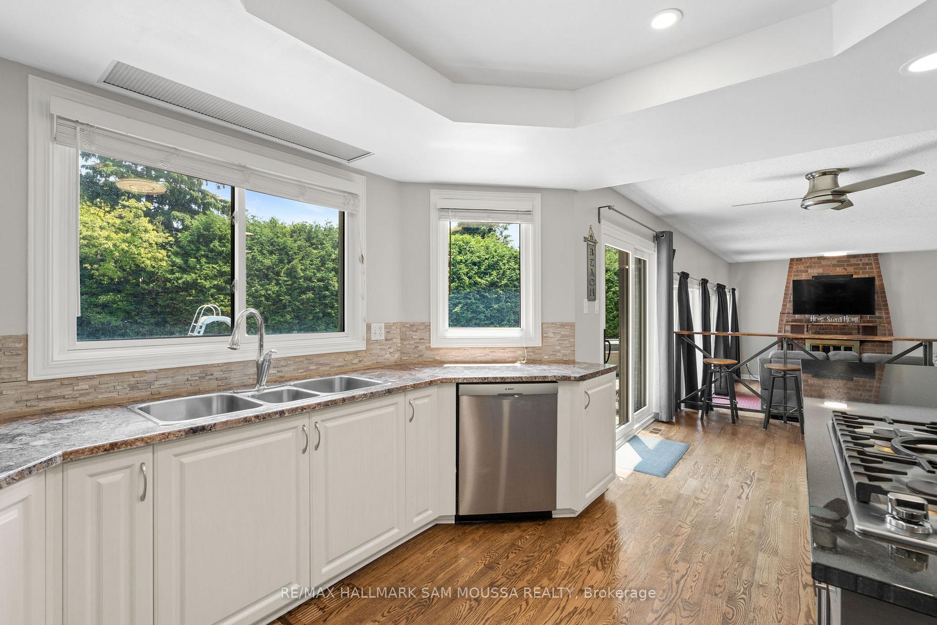 Photo 4 of 97 Thare Crescent, Ottawa, Barrhaven - Knollsbrook — HOMEH
