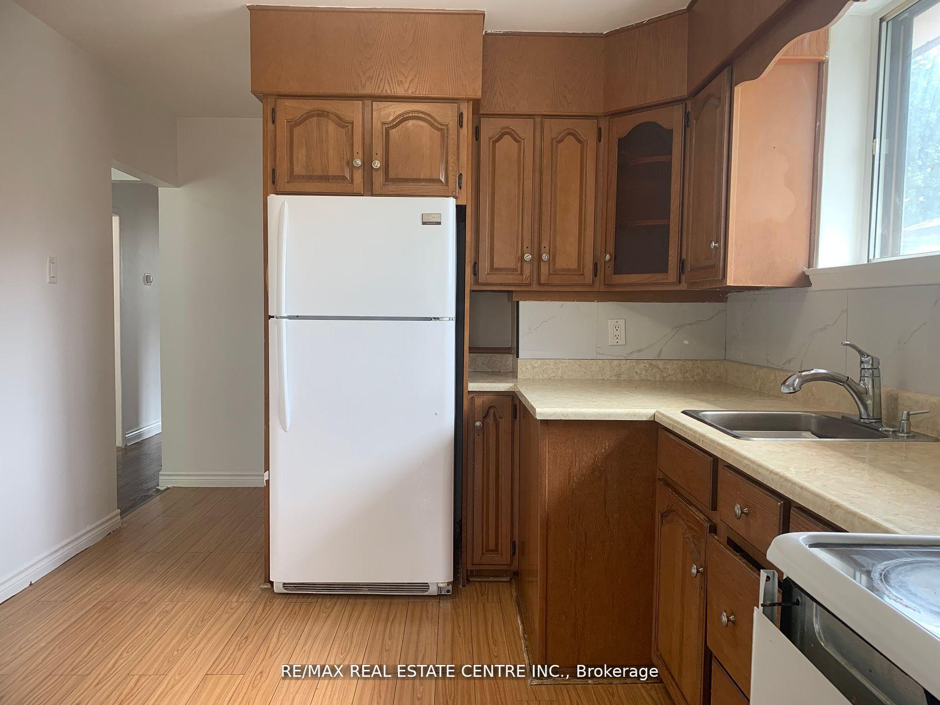 Photo 8 of Unit Upper, 23 Avondale Boulevard, Brampton, Avondale — HOMEH