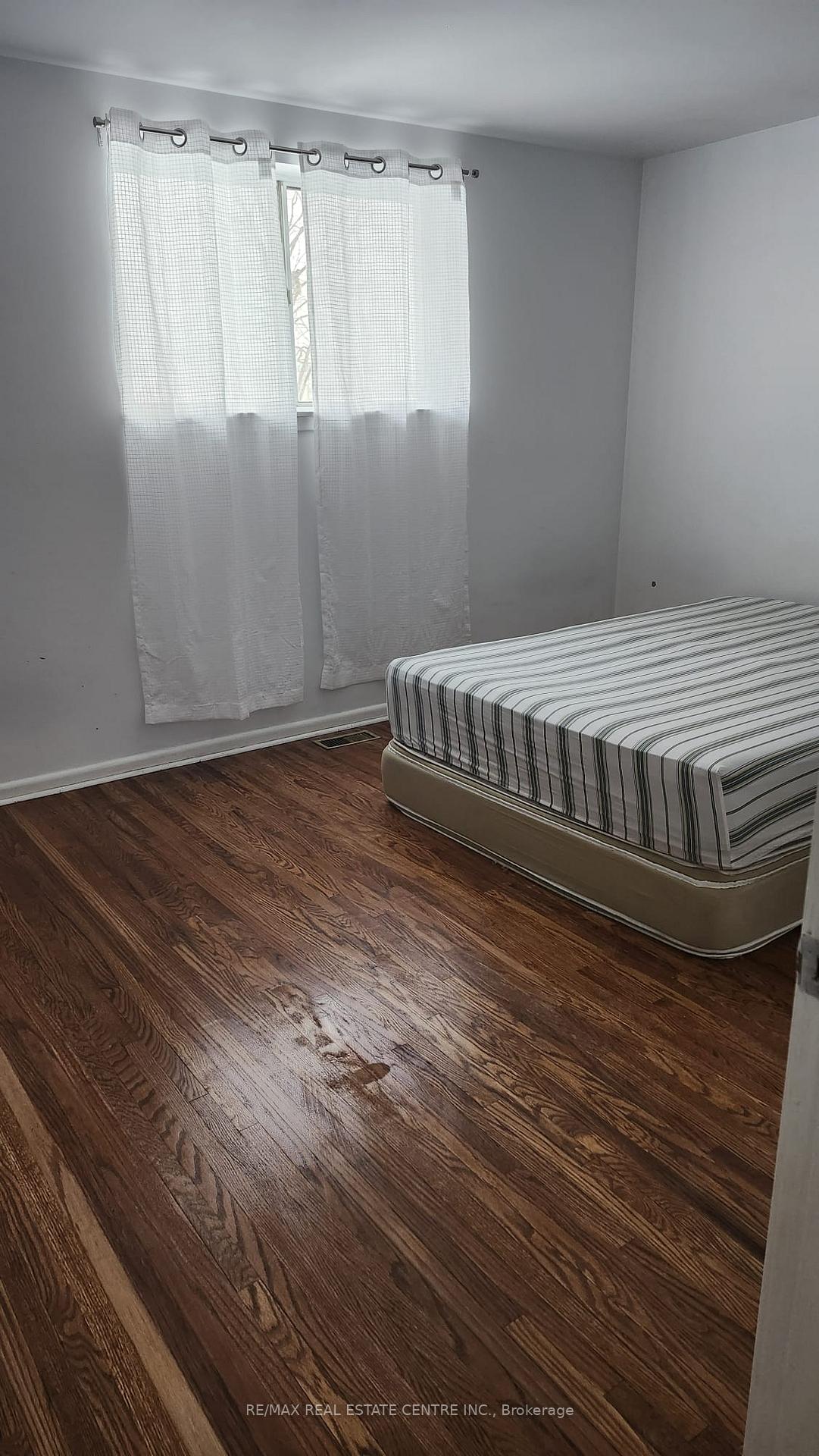 Photo 9 of Unit Upper, 23 Avondale Boulevard, Brampton, Avondale — HOMEH