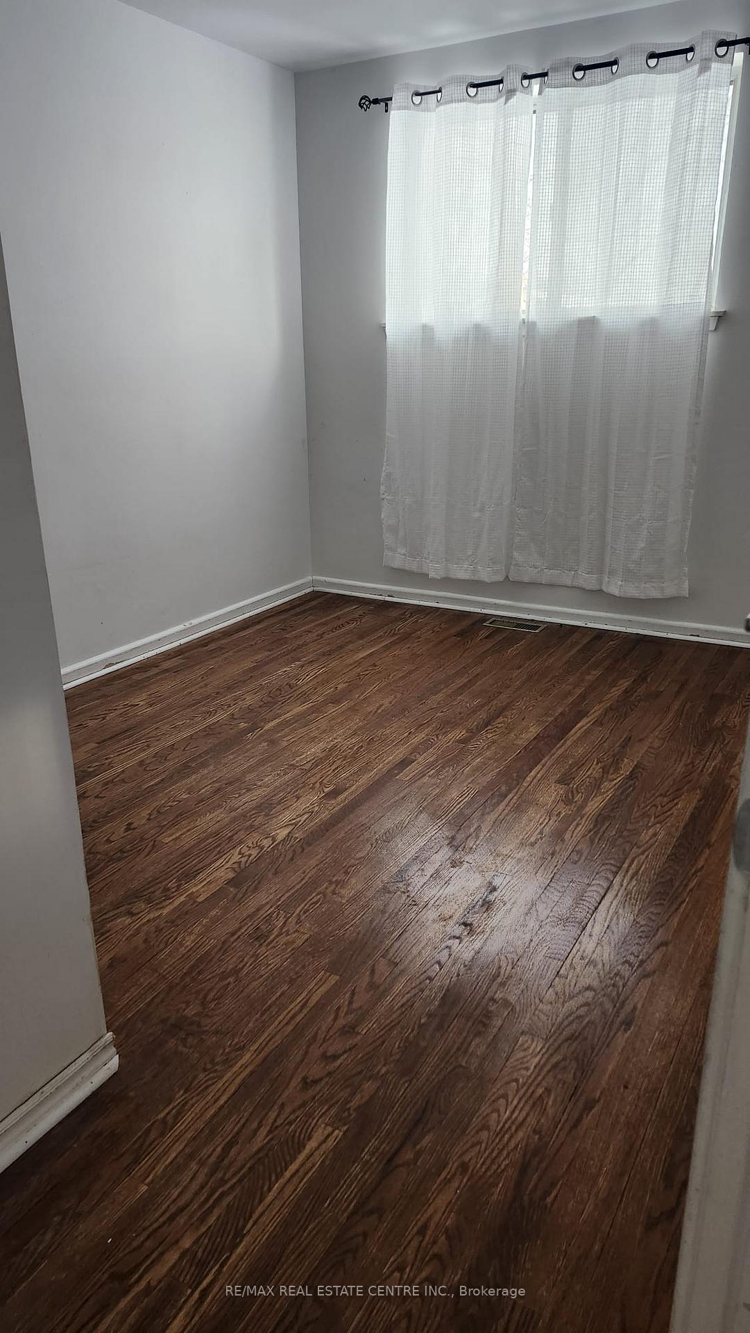 Photo 13 of Unit Upper, 23 Avondale Boulevard, Brampton, Avondale — HOMEH
