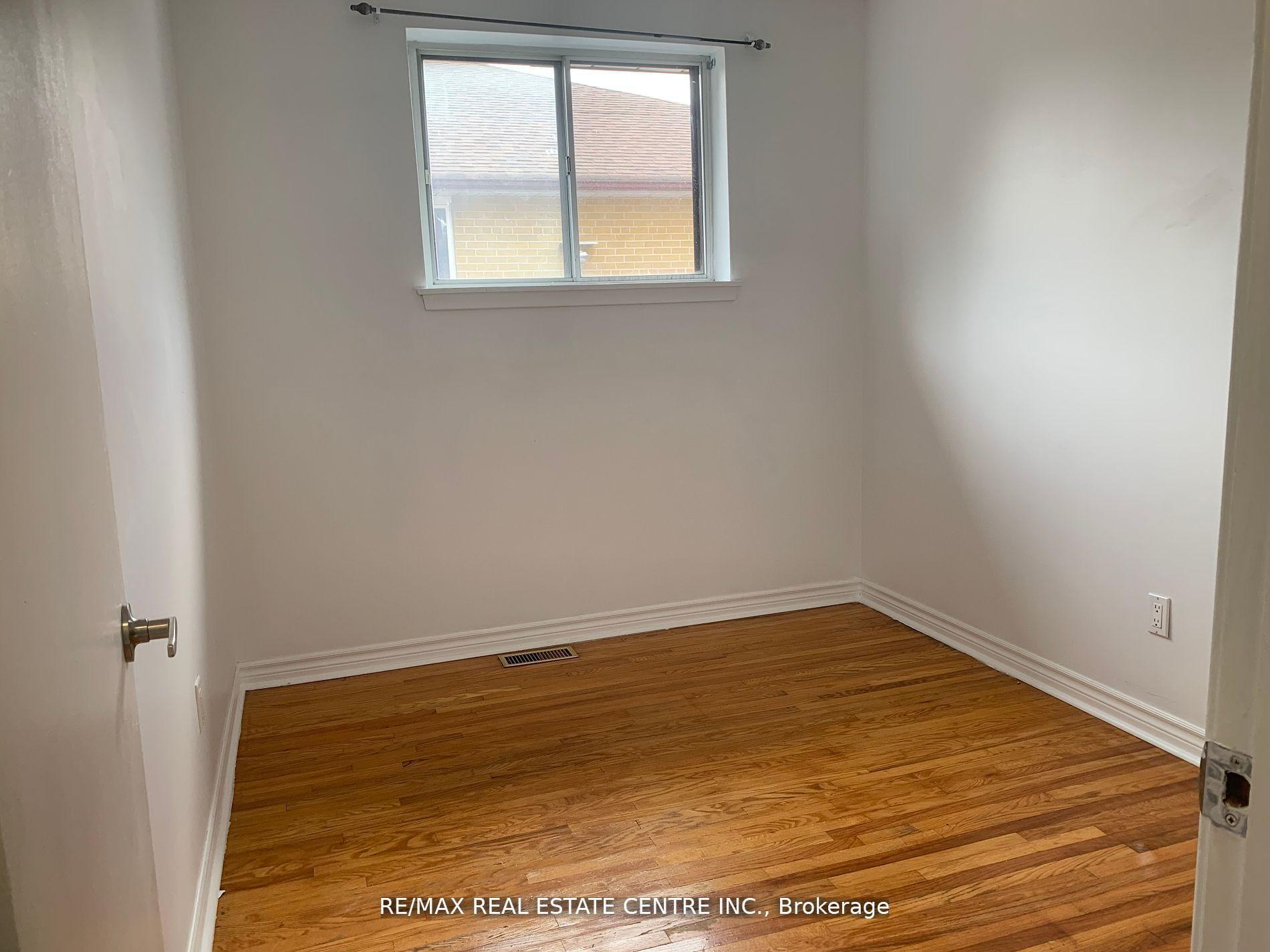 Photo 15 of Unit Upper, 23 Avondale Boulevard, Brampton, Avondale — HOMEH