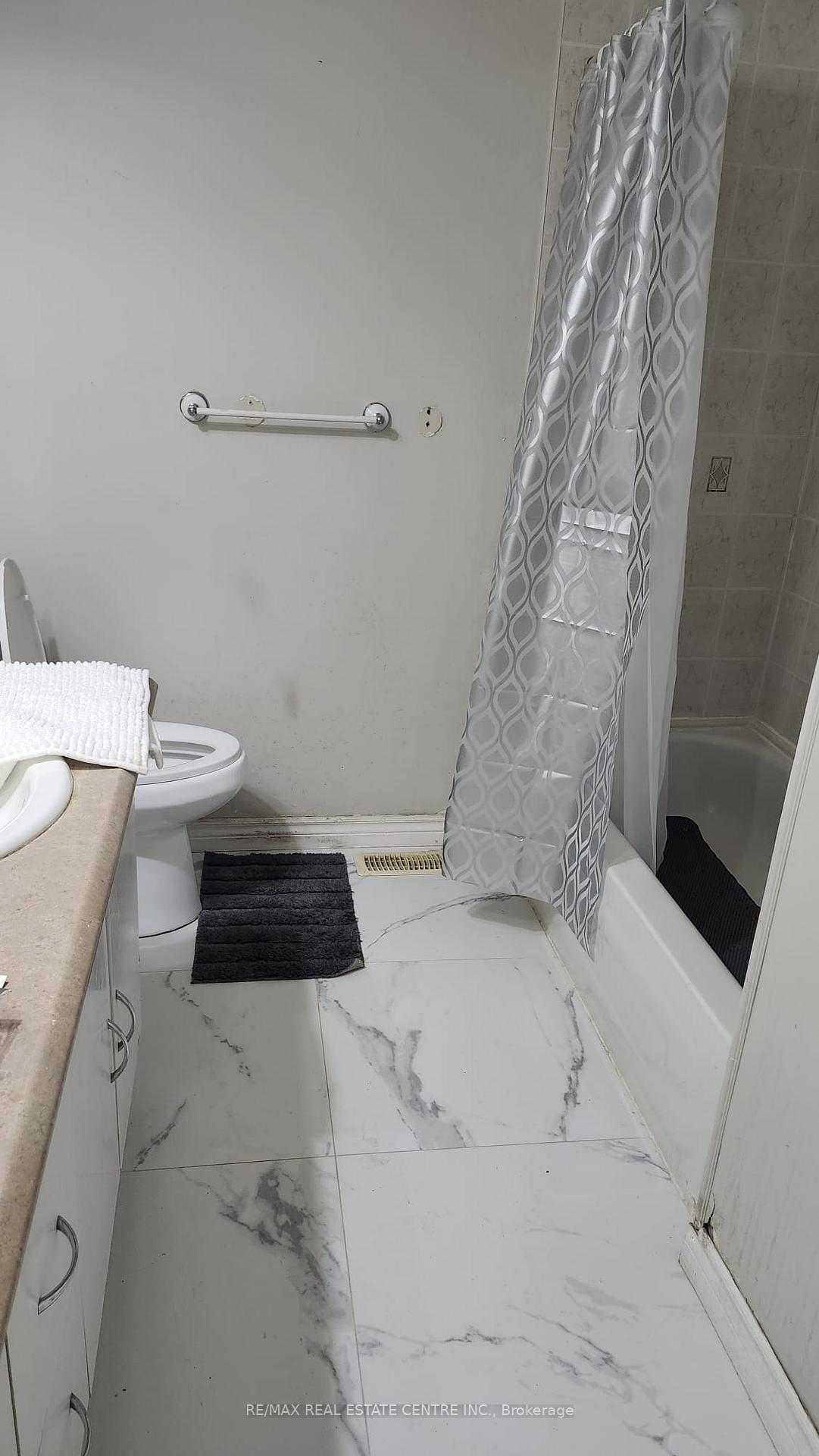 Photo 16 of Unit Upper, 23 Avondale Boulevard, Brampton, Avondale — HOMEH